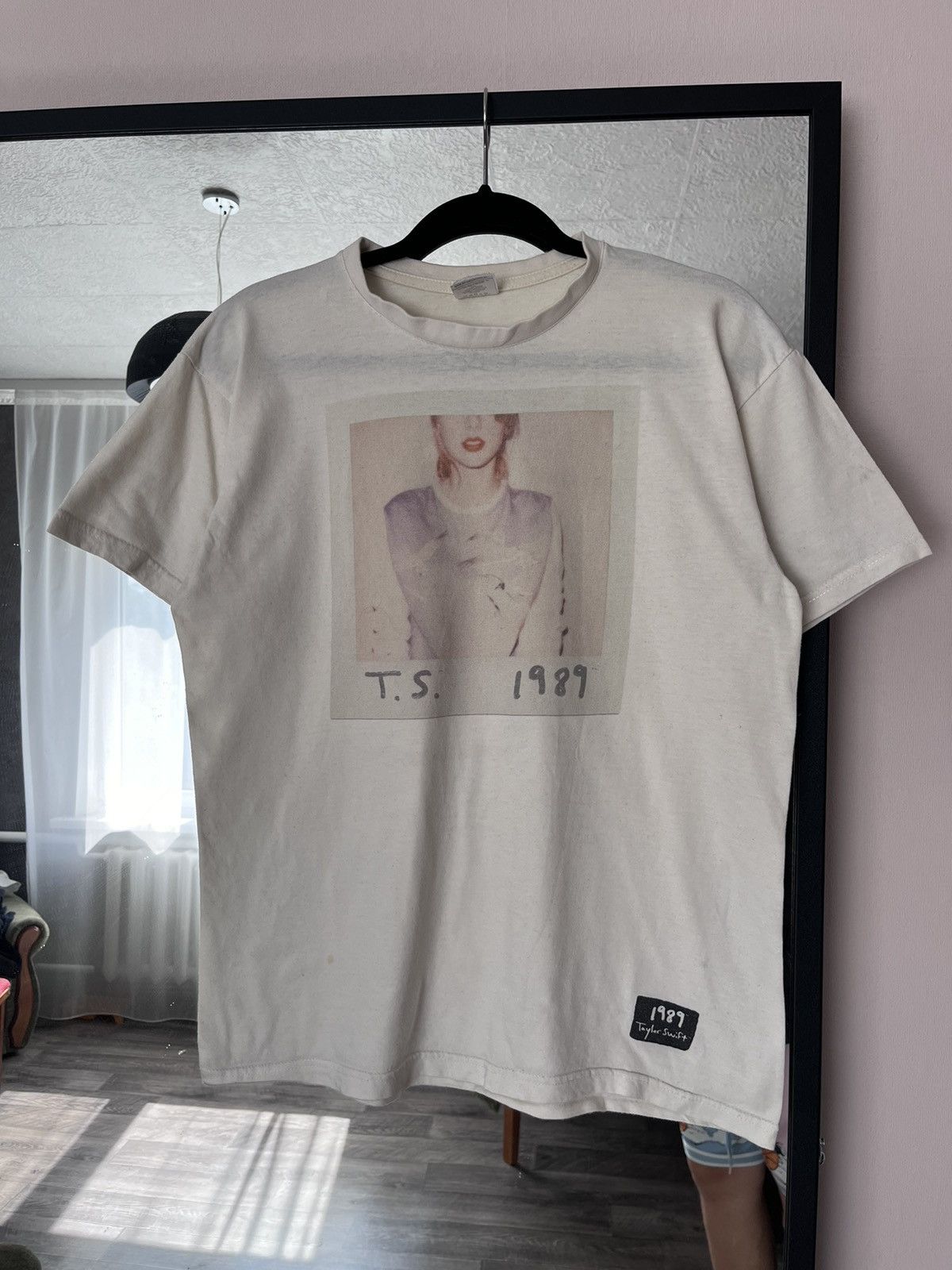 Band Tees Vintage 1989 Taylor Swift world Tour Tee Size US S / EU 44-46 / 1 - 3 Thumbnail