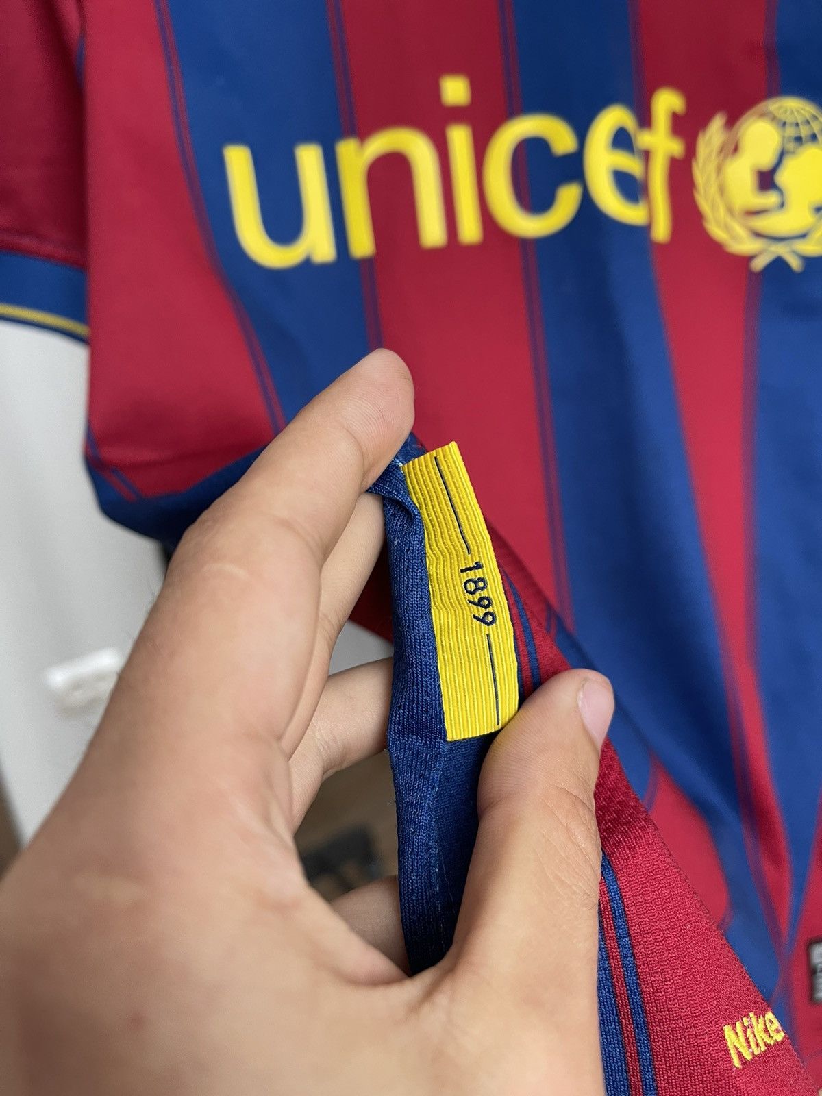 Other 2009/2010 Nike FC Barcelona Messi Vintage Soccer Jersey Tee Size US S / EU 44-46 / 1 - 12 Thumbnail