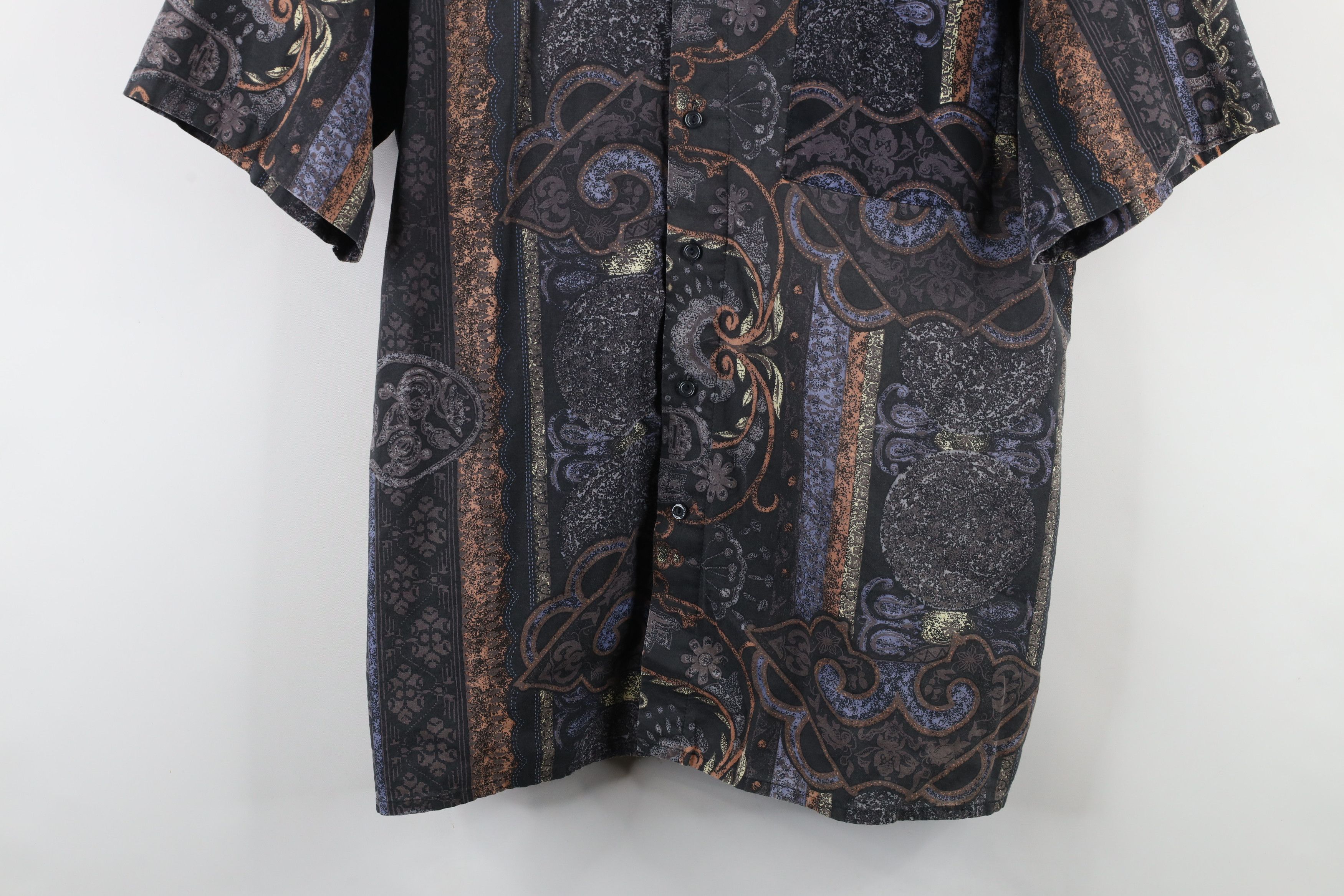 Vintage Vintage 90s Streetwear Rainbow Short Sleeve Button Shirt Size US L / EU 52-54 / 3 - 3 Thumbnail