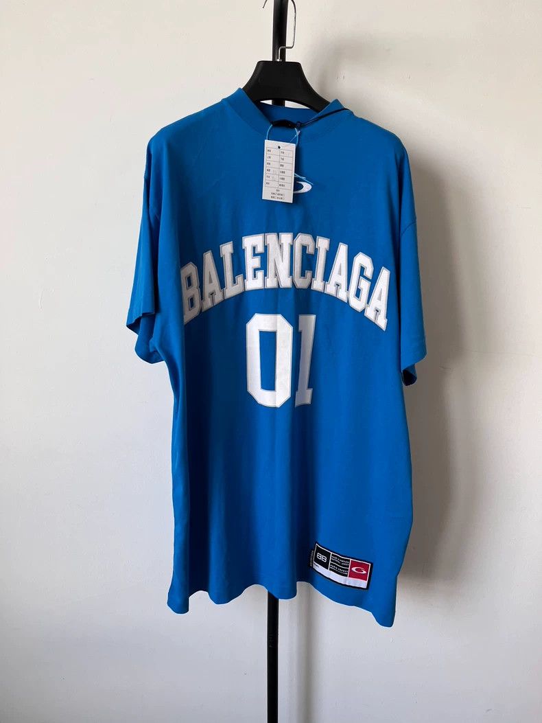 Balenciaga Balenciaga Basketball Collection Monogrammed Crew Neck Sho Size US S / EU 44-46 / 1 - 1 Thumbnail