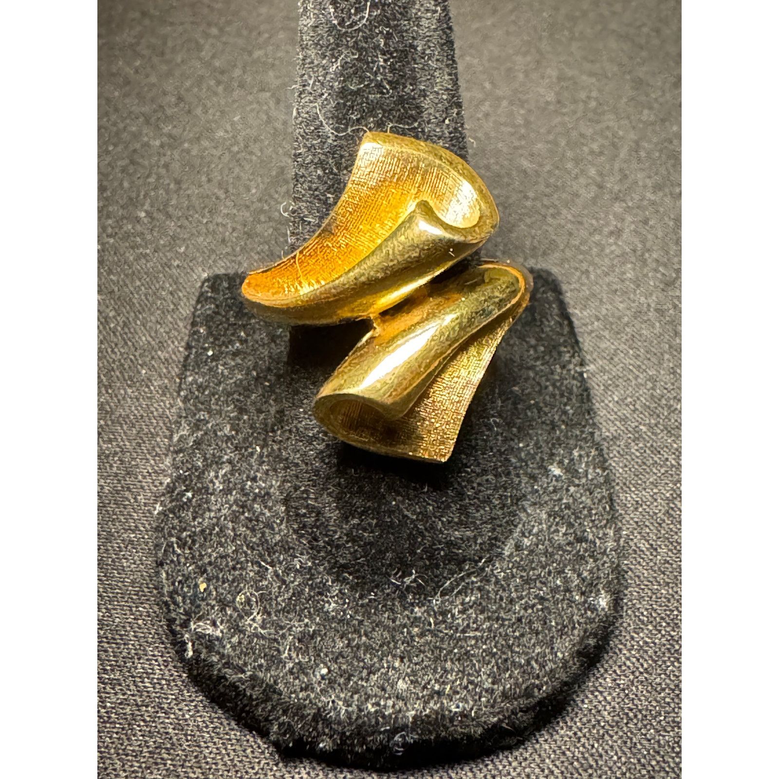 Other Vintage Trifari Scallop Swoosh Modernist Ring Size 6 Size ONE SIZE - 1 Thumbnail