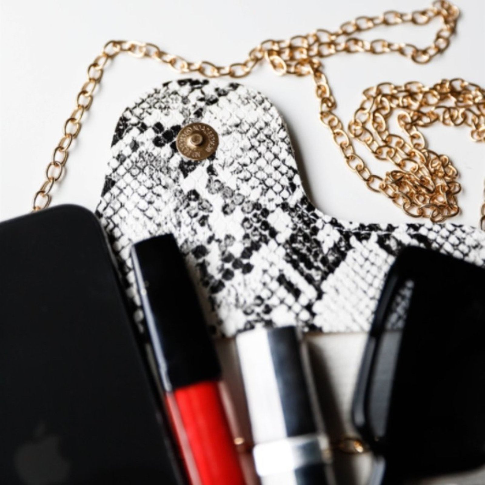 Other White Faux Snake Leather Metal Ring Gold Chain Crossbody Bag Size ONE SIZE - 4 Thumbnail