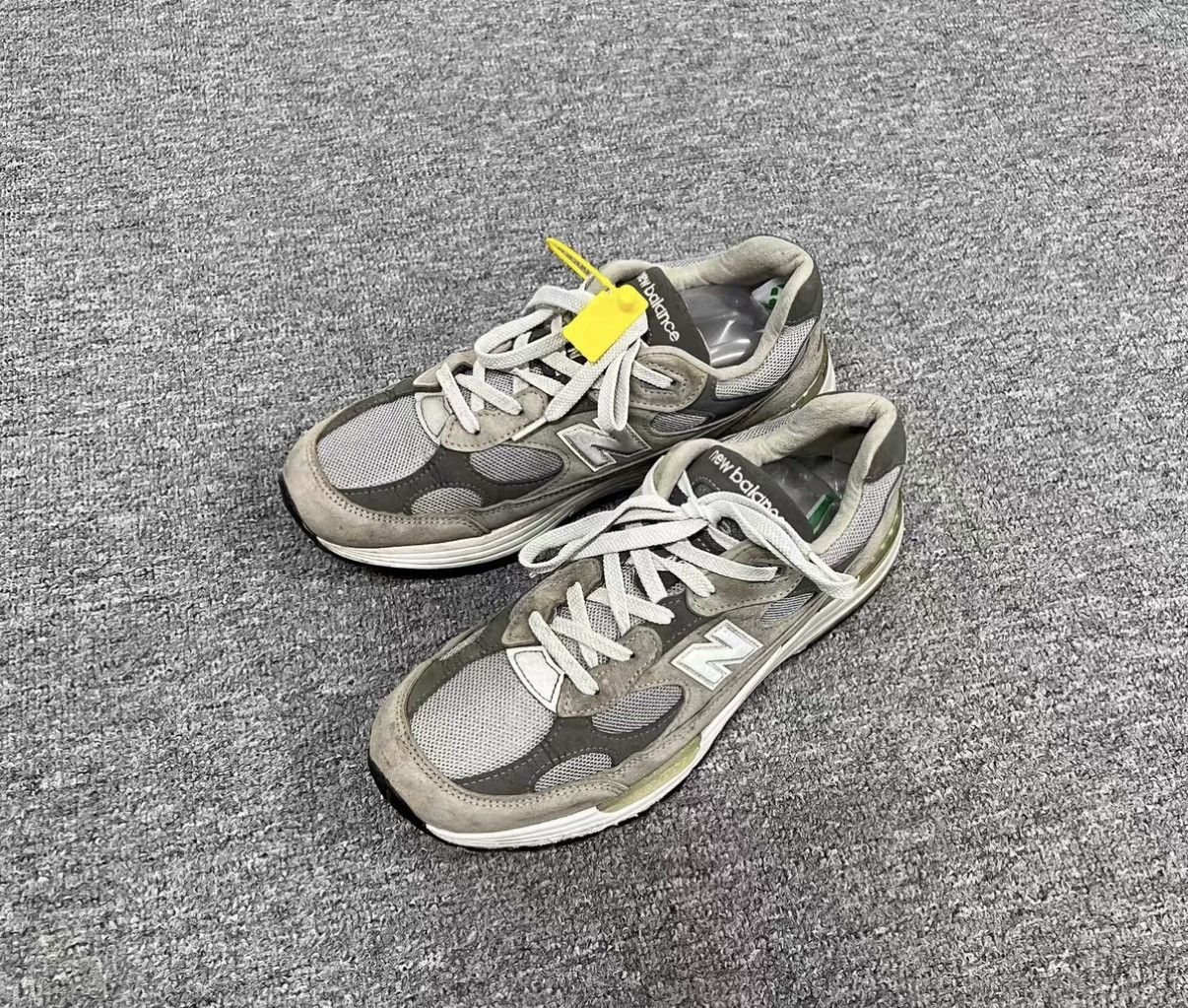 New Balance New Balance 992 Running Sneakers J16 Size US 9 / EU 42 - 1 Thumbnail