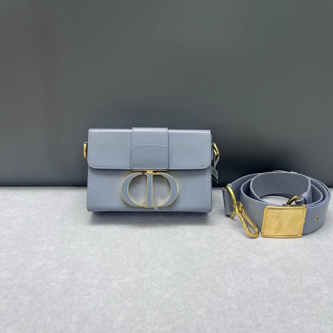 Dior DIOR 30 Montaigne blue cowhide leather Montaigne bag shoulder bag Size ONE SIZE - 1 Thumbnail