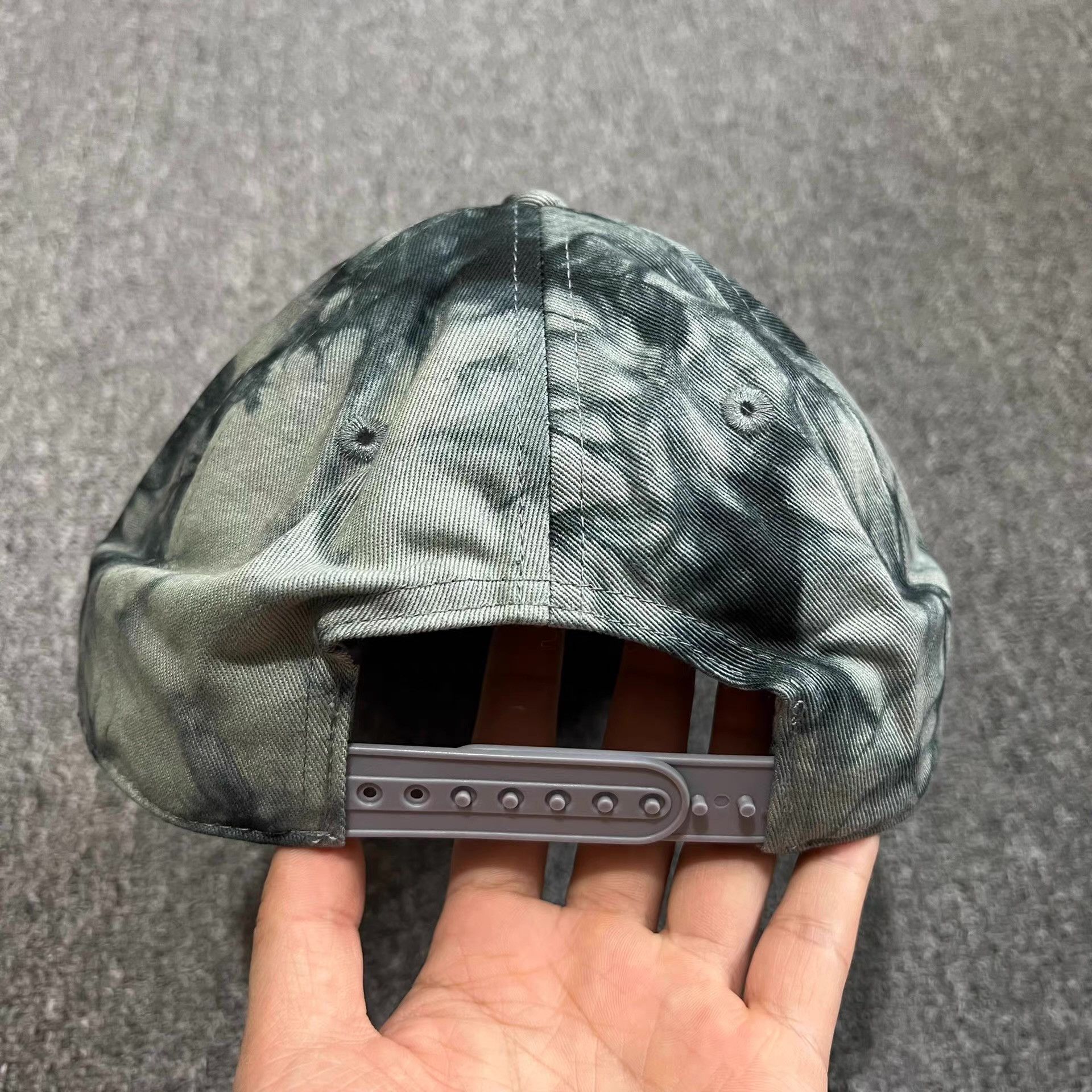 Cross Colours Cross Embroidered Tie-Dye Curved BrimBaseball Cap Visor。 Q7 Size ONE SIZE - 4 Thumbnail