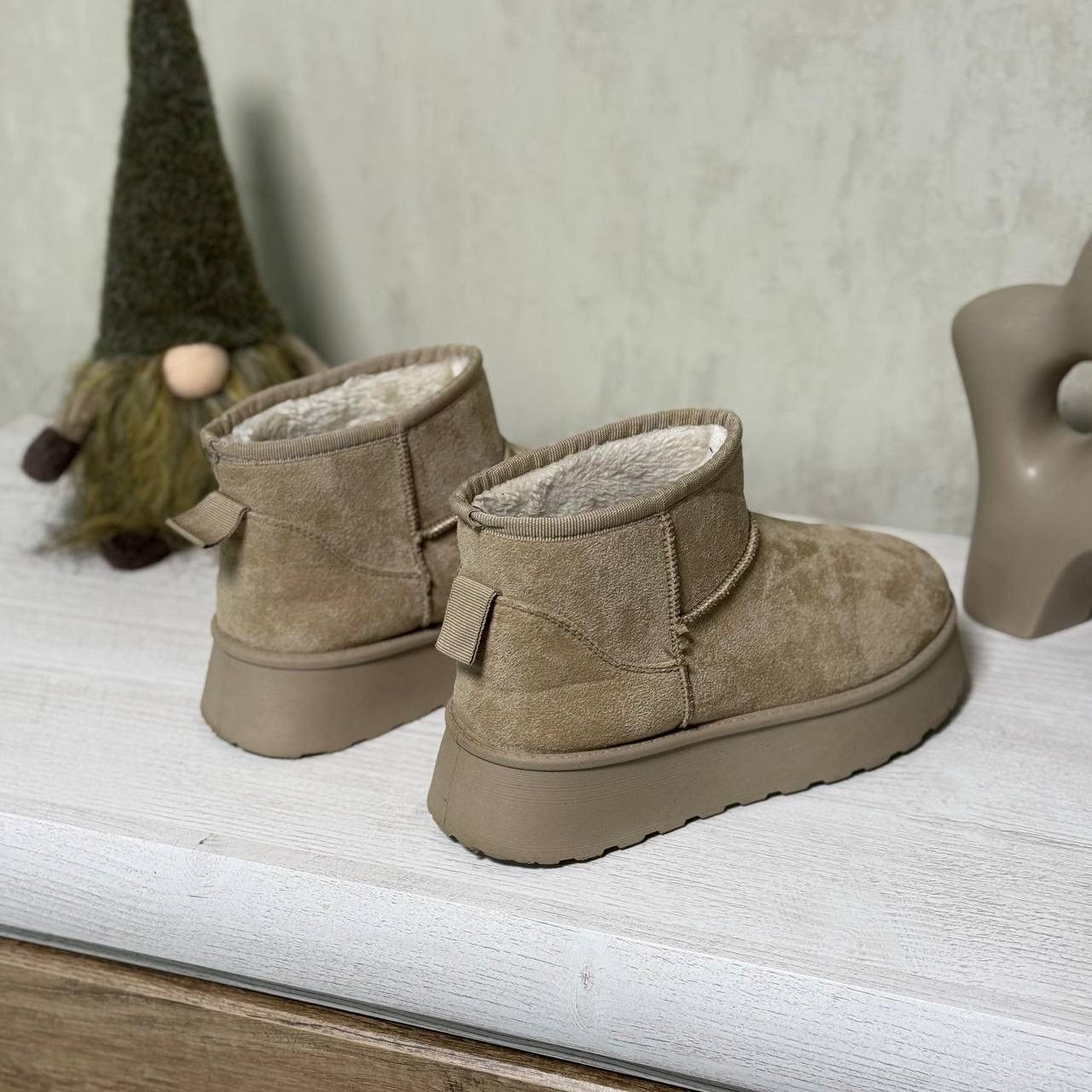20471120 Women's beige suede UGG boots, size 37 Size US 8 / IT 38 - 2 Thumbnail
