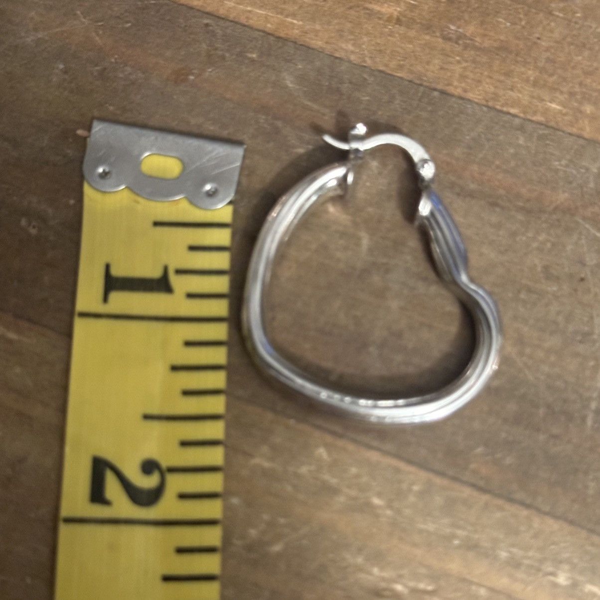 Other Silver tone heart hoop earrings Size ONE SIZE - 4 Thumbnail