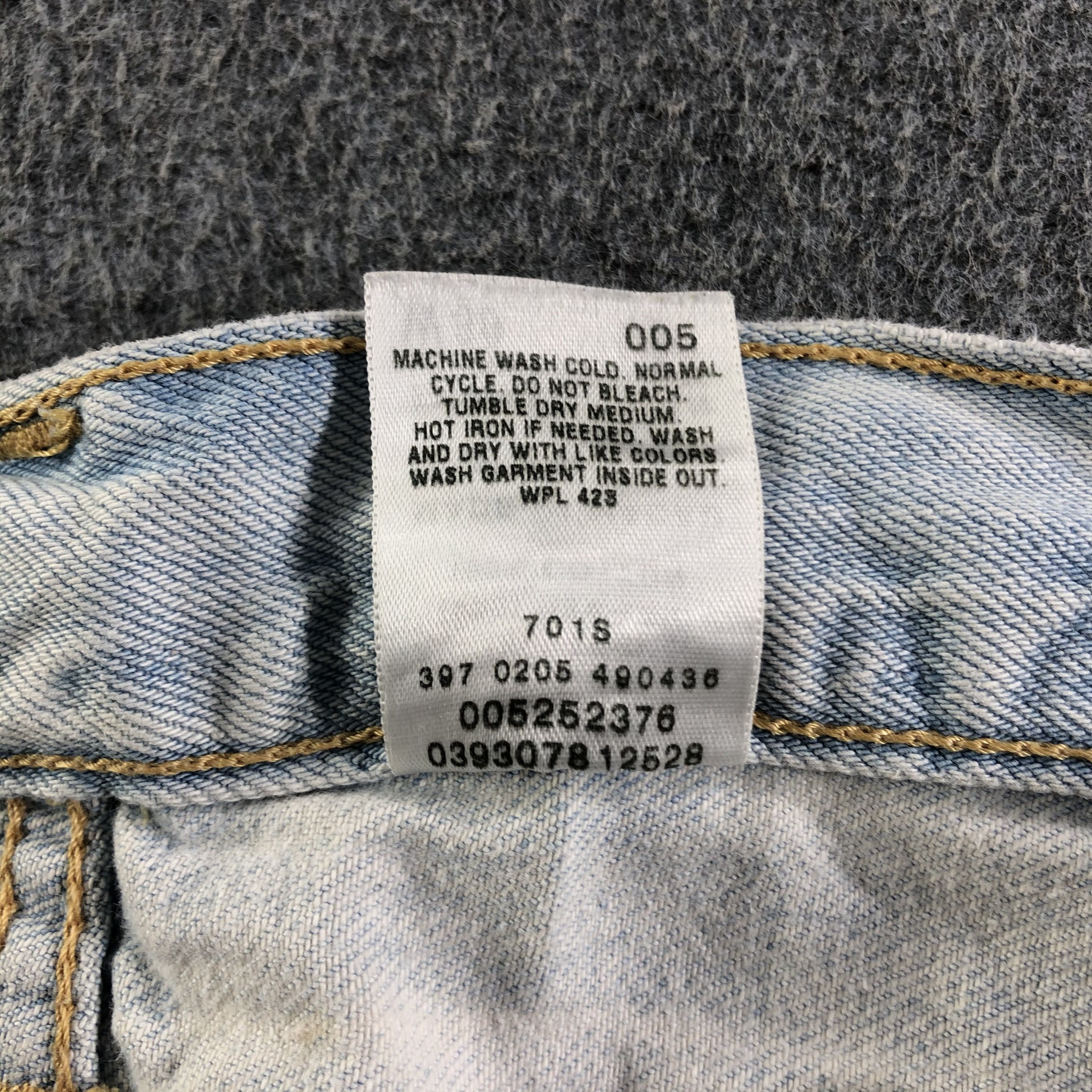 Levi's Vintage Light Wash Levis Jeans-J3256 Size US 31 - 12 Thumbnail