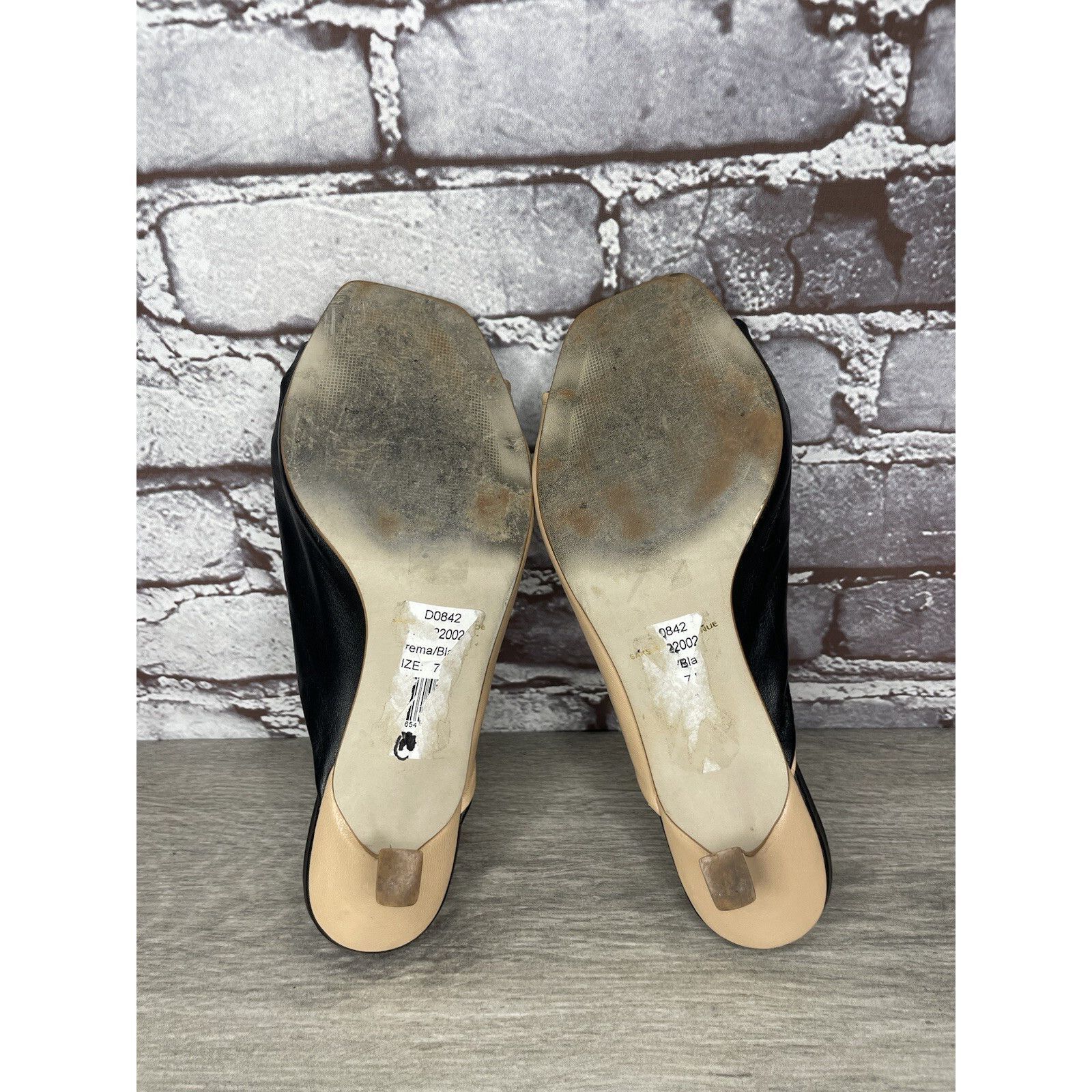 Saks Fifth Avenue Saks Fifth Avenue Tan Black Leather Bow Mule Heels Shoes Wom Size US 7.5 / IT 37.5 - 22 Thumbnail