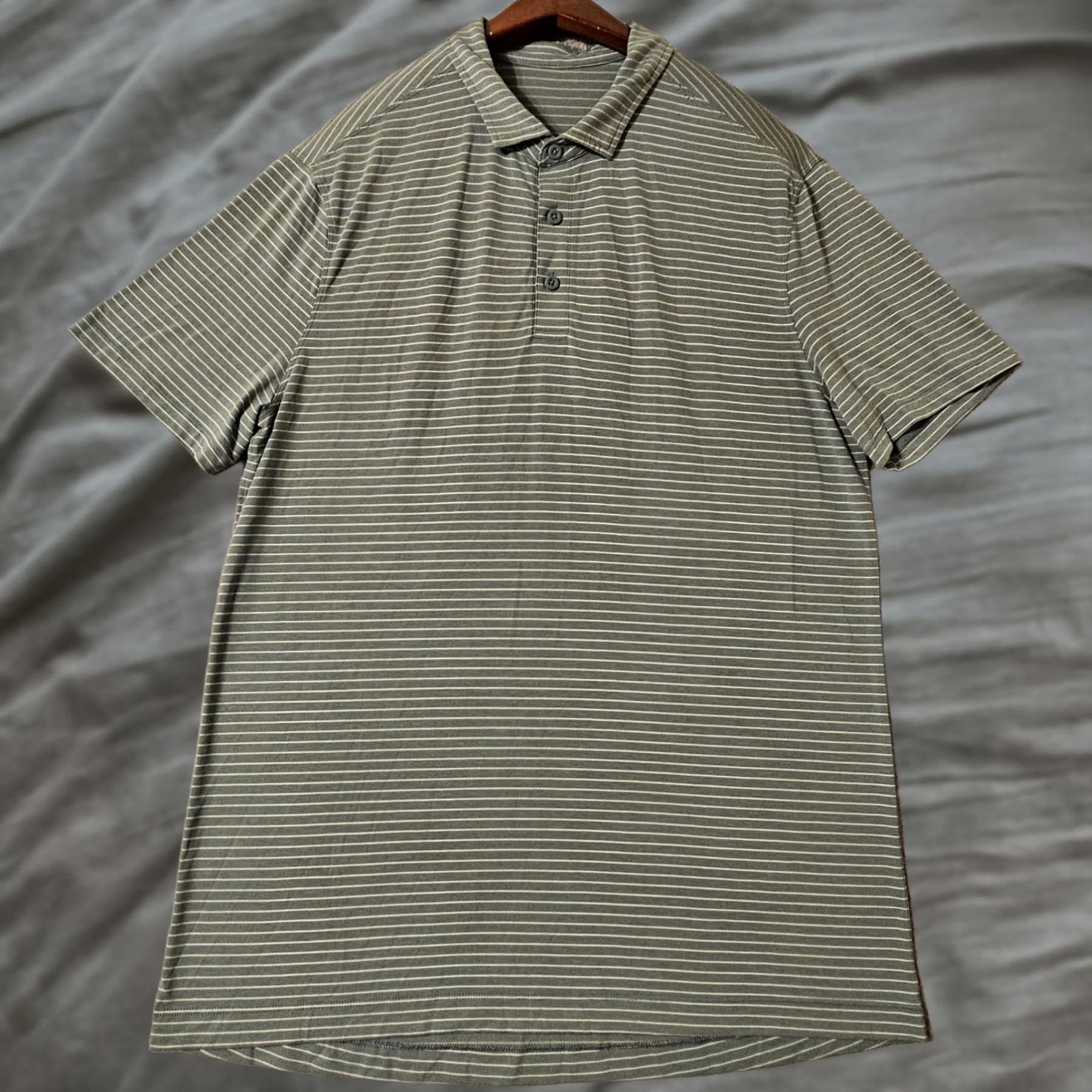 Lululemon Lululemon Mens Polo Shirt Sage Green White Striped Short Sleeve Large Size US L / EU 52-54 / 3 - 1 Thumbnail