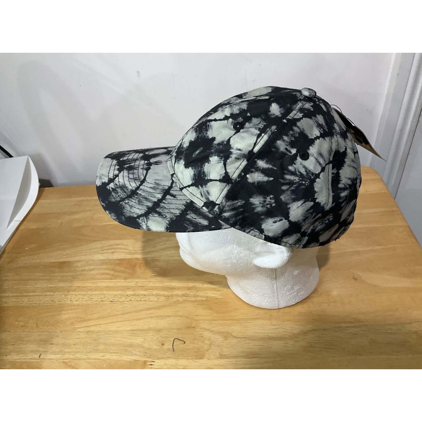 Other NWT No Boundaries Men's Black Gray Tie Dye Baseball Cap hat Size ONE SIZE - 2 Thumbnail