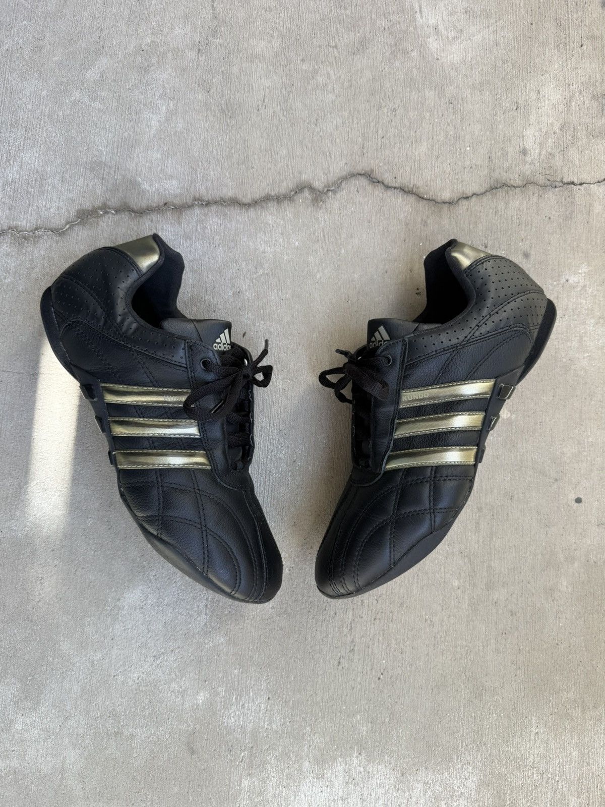 Vintage Adidas Kundo Leather Low Top Sneakers