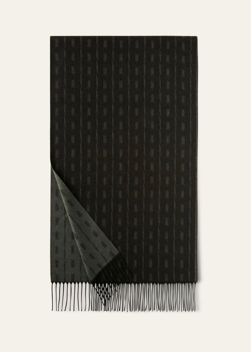 Loro Piana o1srvl11e0325 FAN8270 Size: OS / Scarf in Green Size ONE SIZE - 1 Thumbnail