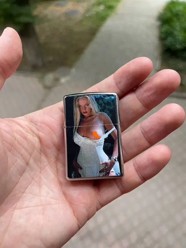 VIBE Vintage 00s Sexy nude Girl Hippie Beach style lighter Size ONE SIZE - 1 Thumbnail