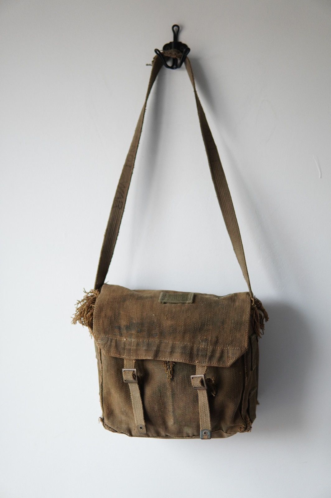Vintage WWII Painted Canvas Shoulders Bag Size ONE SIZE - 2 Thumbnail