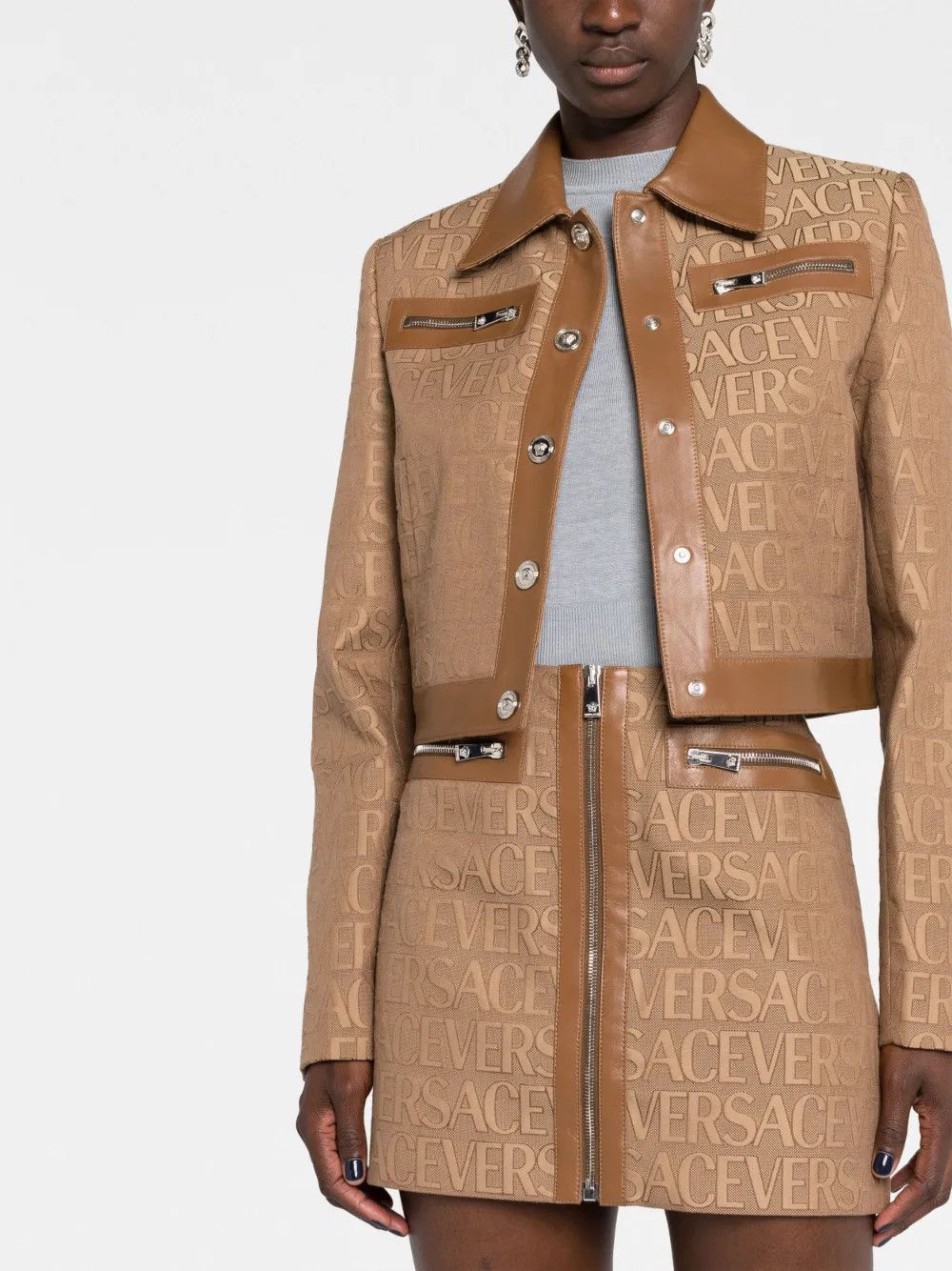 Versace o1y0226 Logo Mini Skirt in Camel Size 27" / US 4 / IT 40 - 4 Thumbnail