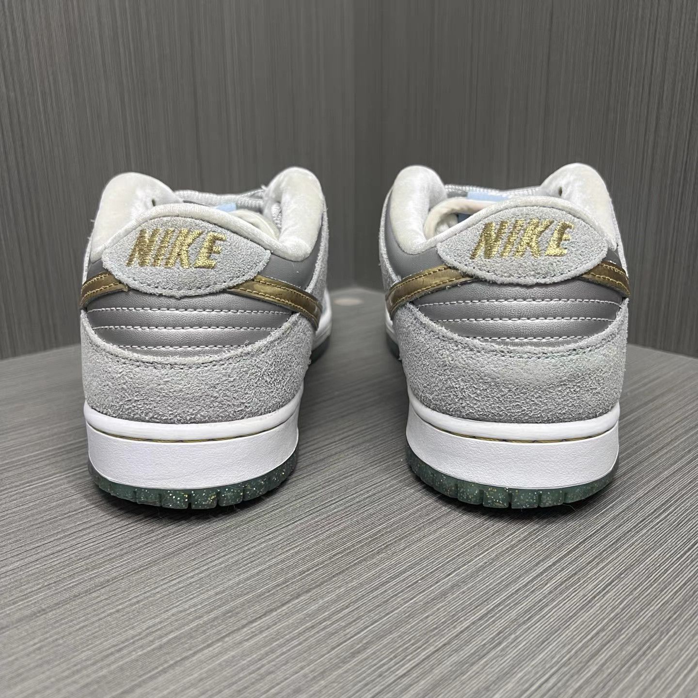 Nike Nike Dunk SB Pro "Holiday Special" (Frozen) Skate Shoes K15 Size US 11 / EU 44 - 3 Thumbnail