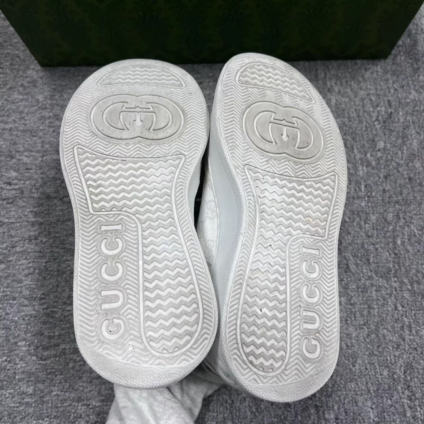 Gucci Gucci Women's White Gray Canvas Leather Low-Top Sneakers Size US 5.5 / IT 35.5 - 6 Thumbnail
