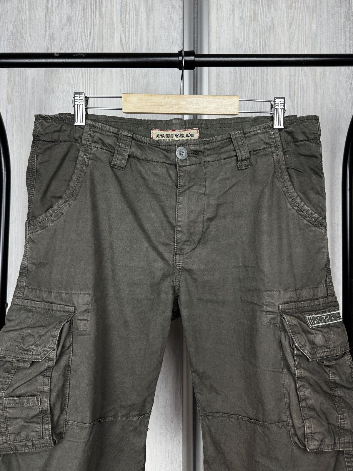 Alpha Industries Alpha Industries Khaki Green Cargo shorts size 33 Size US 33 - 3 Thumbnail