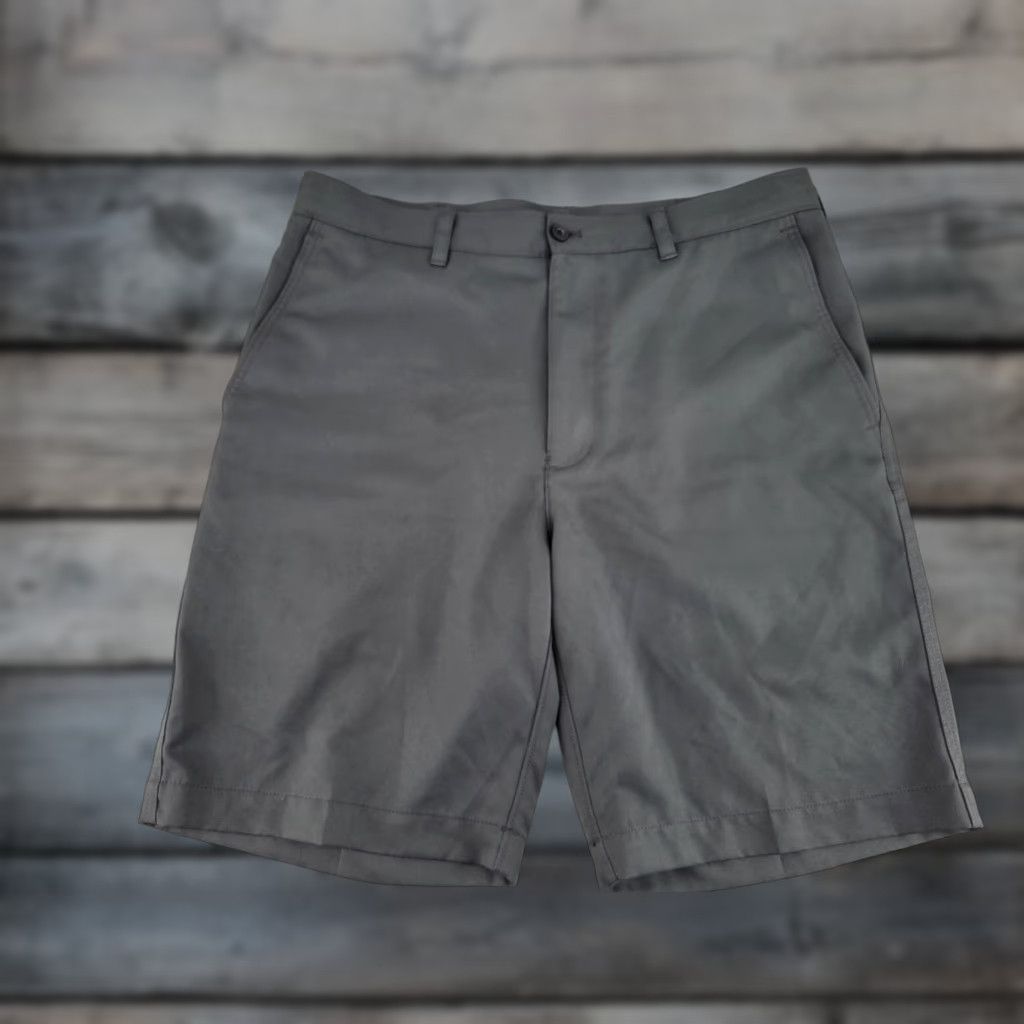 PGA Tour PGA Tour Flat Front Shorts Gray Solid Print Men's Size 34 Size US 34 / EU 50 - 1 Thumbnail