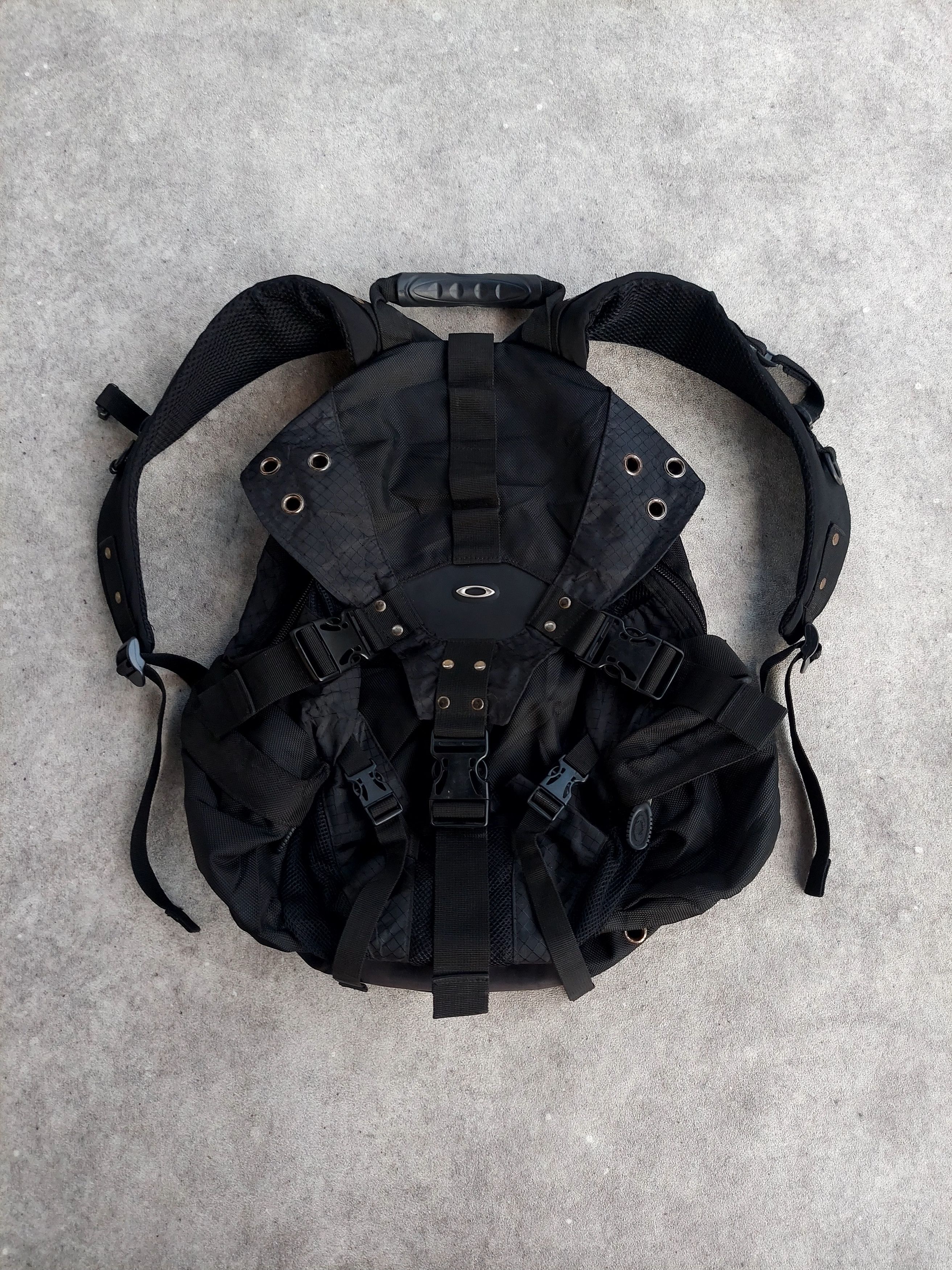 image of Y2K Oakley Icon 2.0 Backpack (2000's) in Black, Men's