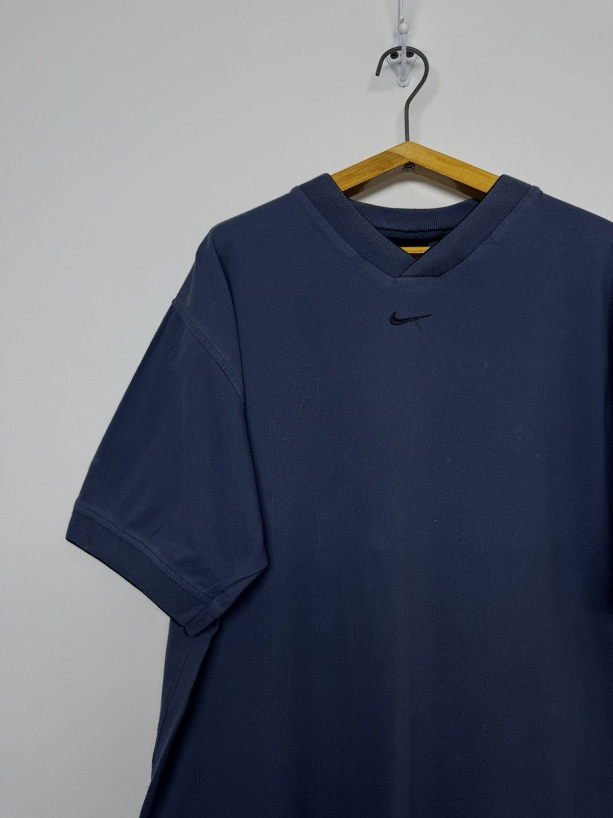 Nike Vintage Y2k Nike Center Swoosh Logo T-Shirt Size US XL / EU 56 / 4 - 6 Thumbnail
