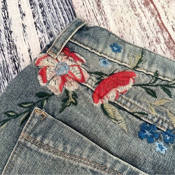 Express NWT Express Floral Embroidered Denim Mini Skirt $59 Size 25" / US 0 / IT 36 - 3 Thumbnail