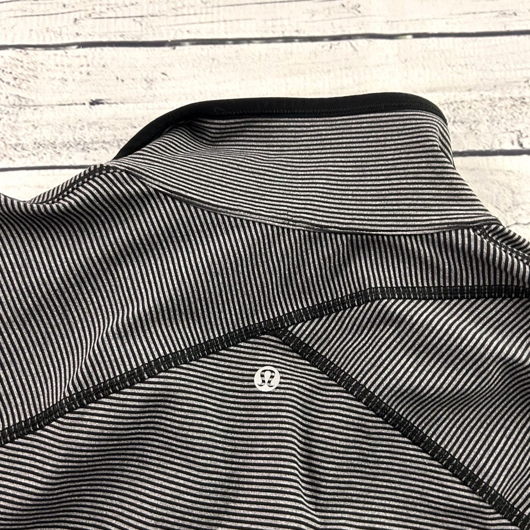 Lululemon Lululemon 1/4 Zip Rouched Striped Athletic Jacket Women's 6 Gray Shirt Jacket Womens 6 Gray Striped 1/4 Zip Athletic Lululemon Size M / US 6-8 / IT 42-44 - 4 Thumbnail