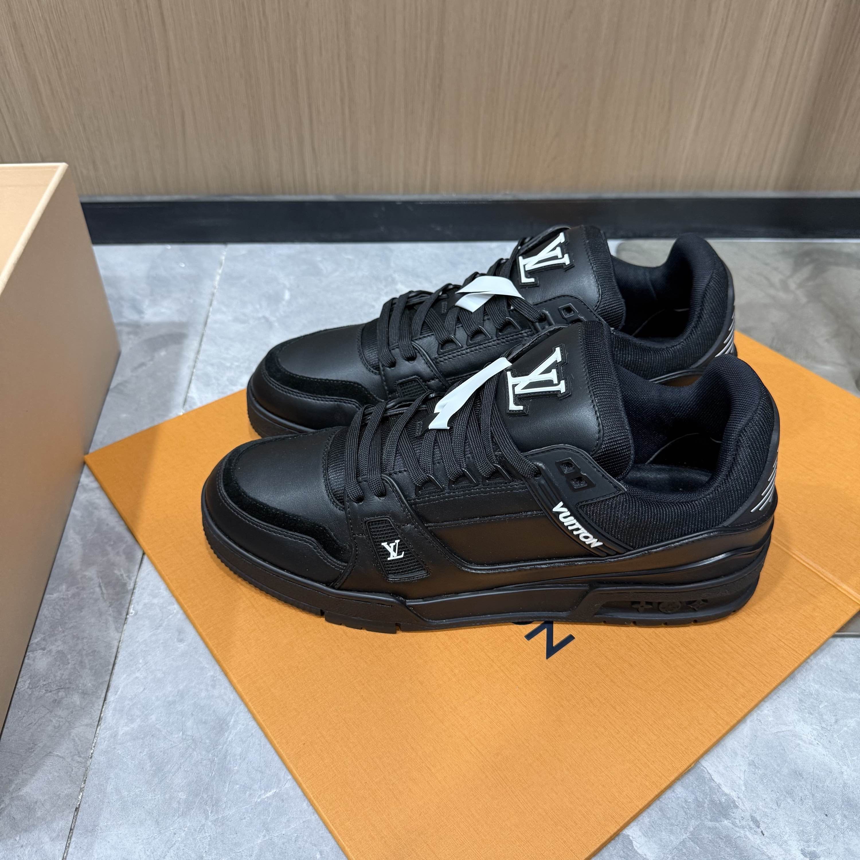Louis Vuitton Louis Vuitton x Nigo Trainer Sneakers US 9 / EU 42 Size US 9 / EU 42 - 1 Thumbnail