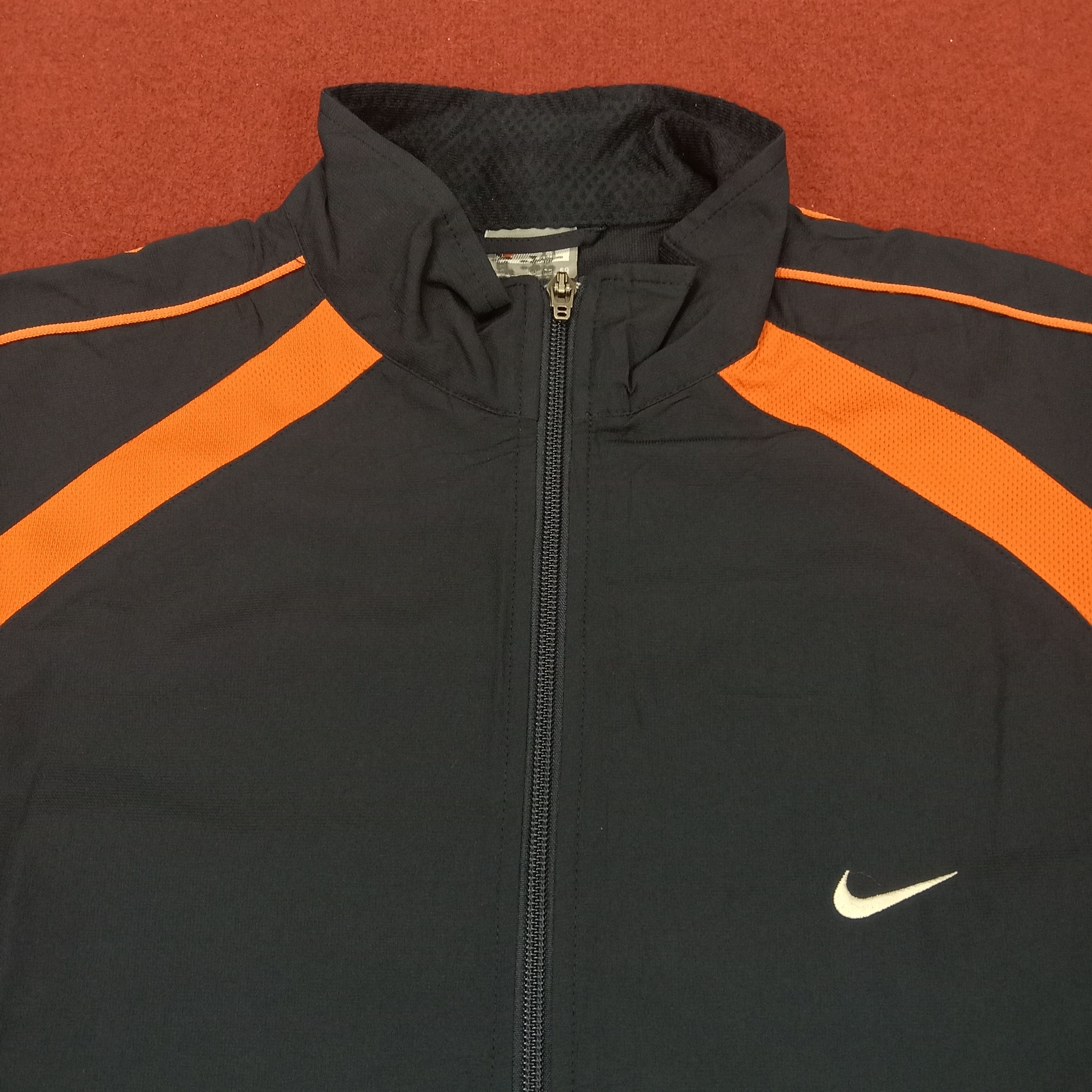 Nike × Vintage Nike Sportswear Style Small Logo Design Windbreaker Jacket Size US L / EU 52-54 / 3 - 2 Thumbnail