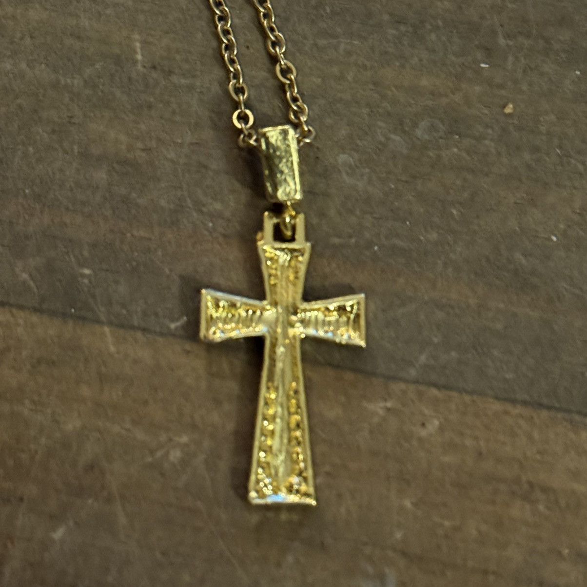 Other Gold tone rhinestone cross pendant necklace Size ONE SIZE - 2 Thumbnail
