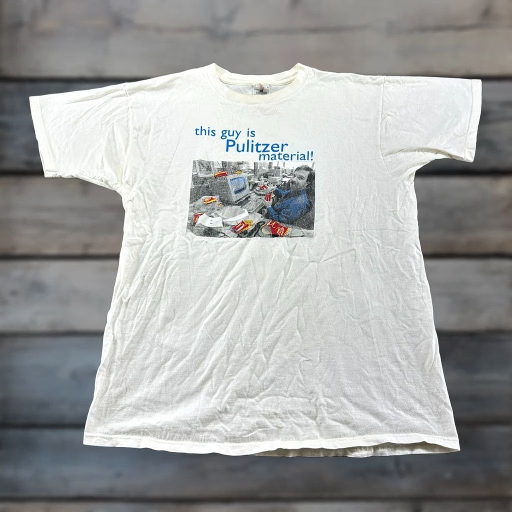 Fruit Of The Loom VINTAGE This Guy Is Pulitzer Material Shirt Mens XL White Computer Cubicle 90s Size US XL / EU 56 / 4 - 1 Thumbnail