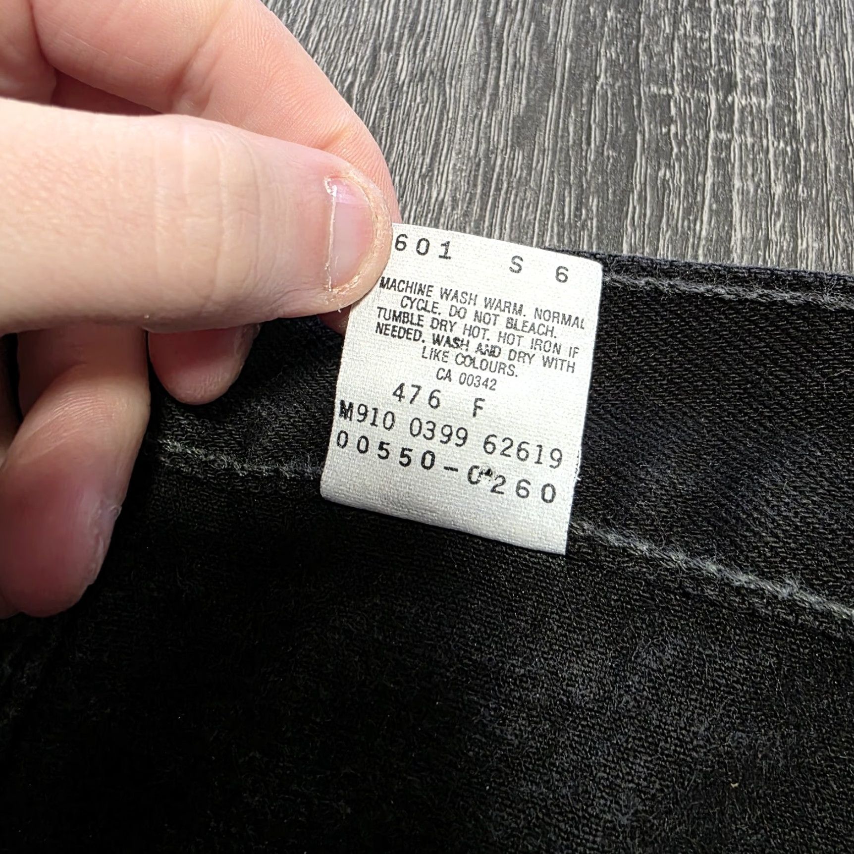 Levi's VINTAGE Levi's 550 Jeans Mens 33 Inseam 31 Black Relaxed Tapered Canada 90s Mens Jeans Size US 33 - 4 Thumbnail