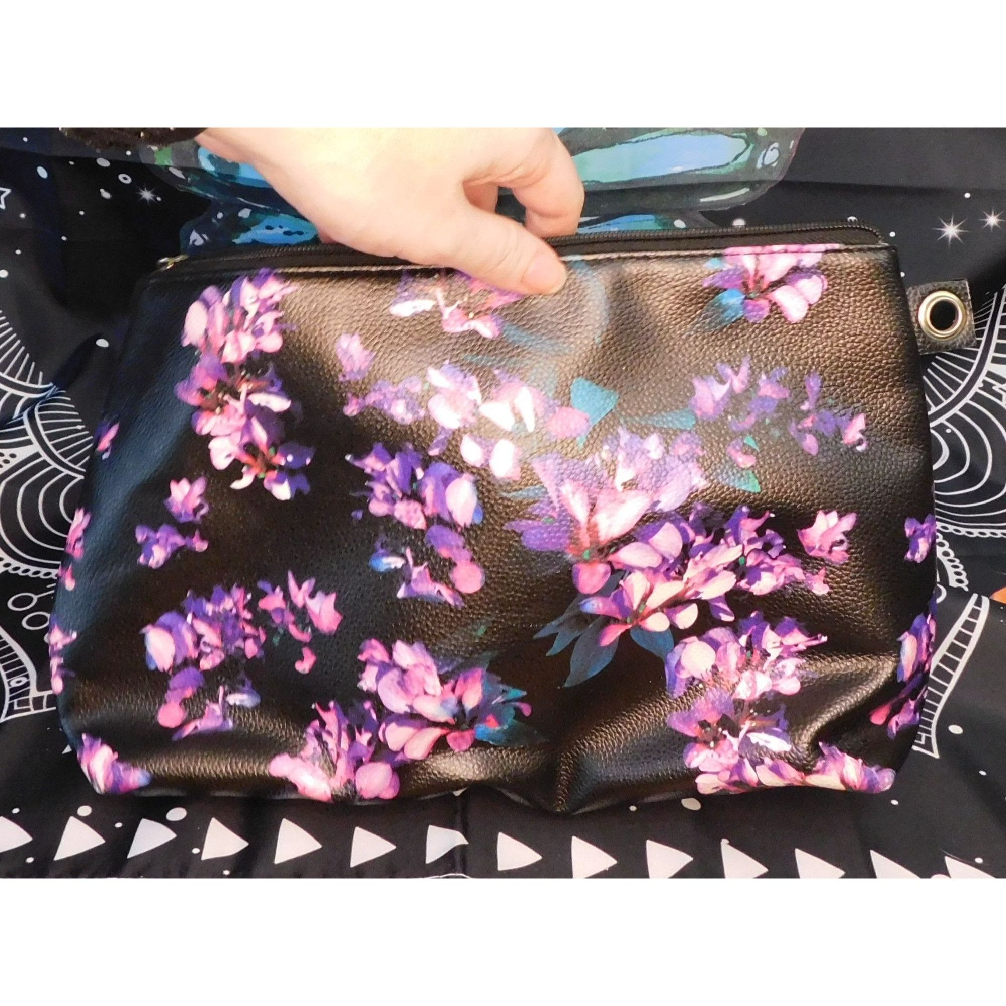 Victoria's Secret Victoria's Secret Black Floral Makeup Bag Size ONE SIZE - 2 Thumbnail