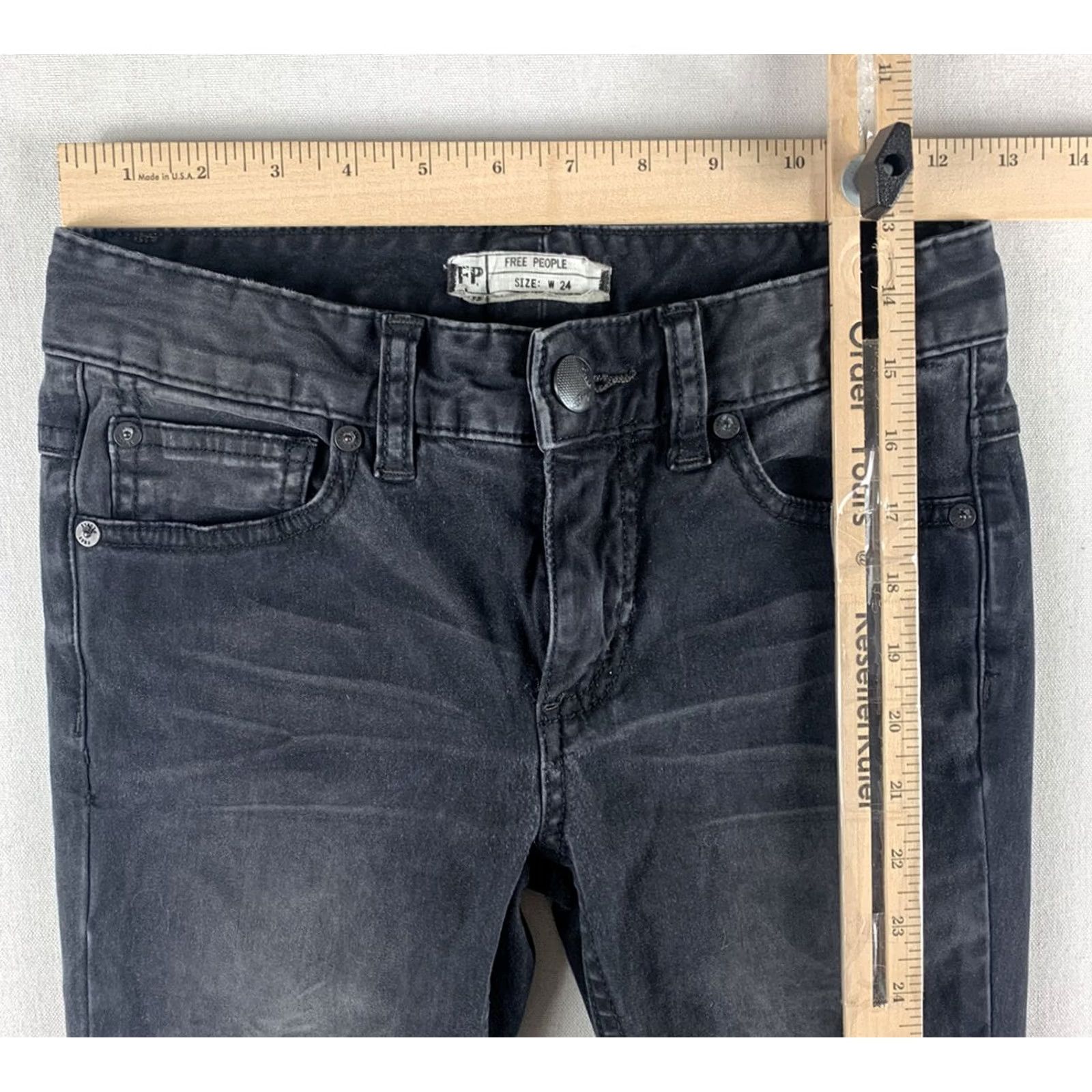 Free People FREE PEOPLE SKINNY JEANS BLACK WOMENS SIZE 24 Size 42" / US 20 - 6 Thumbnail
