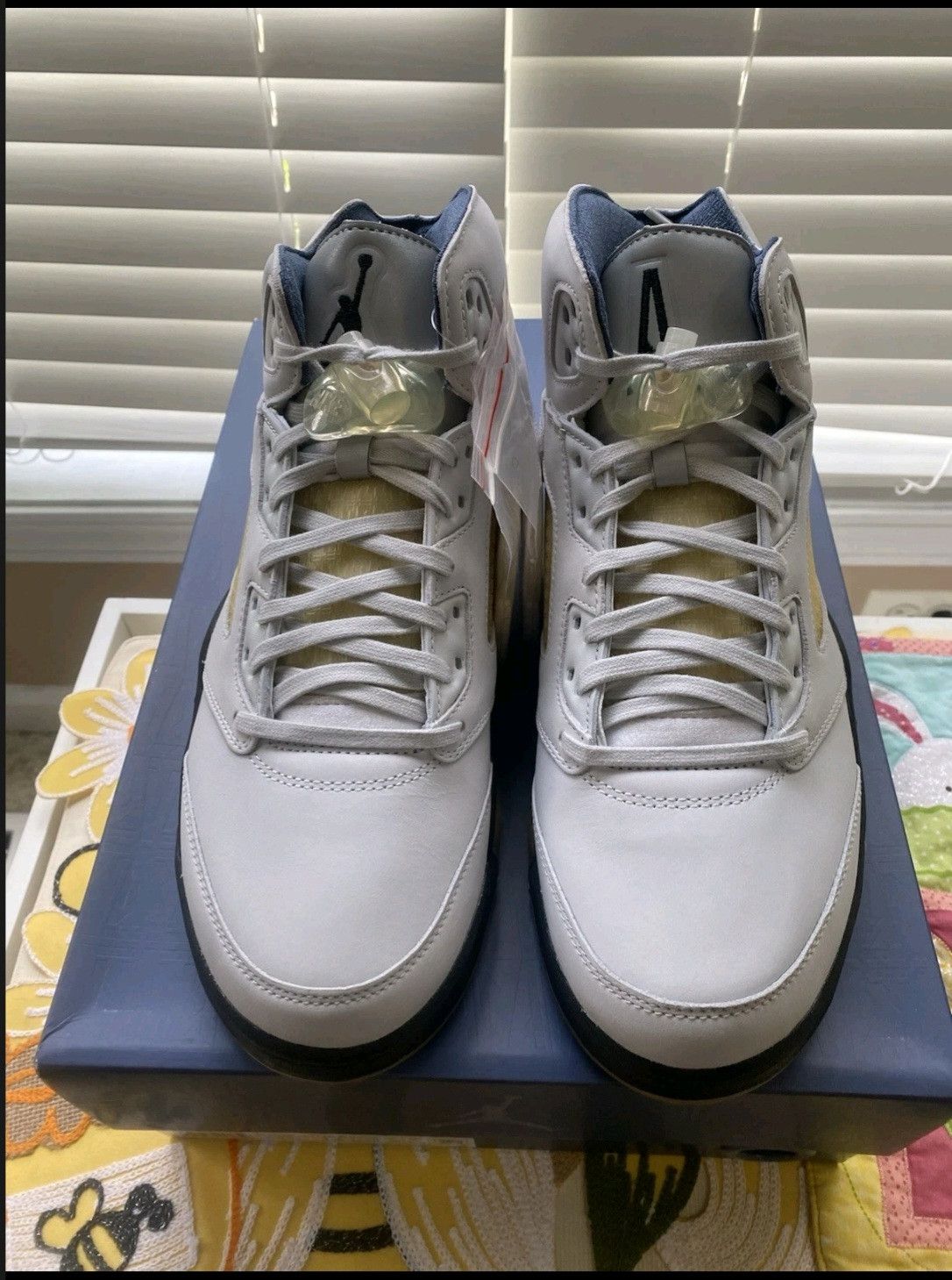 Jordan Brand Nike Air Jordan Retro 5 Wmns A Ma Maniére Dawn Size 12 DS Size US 12 / IT 42 - 2 Thumbnail
