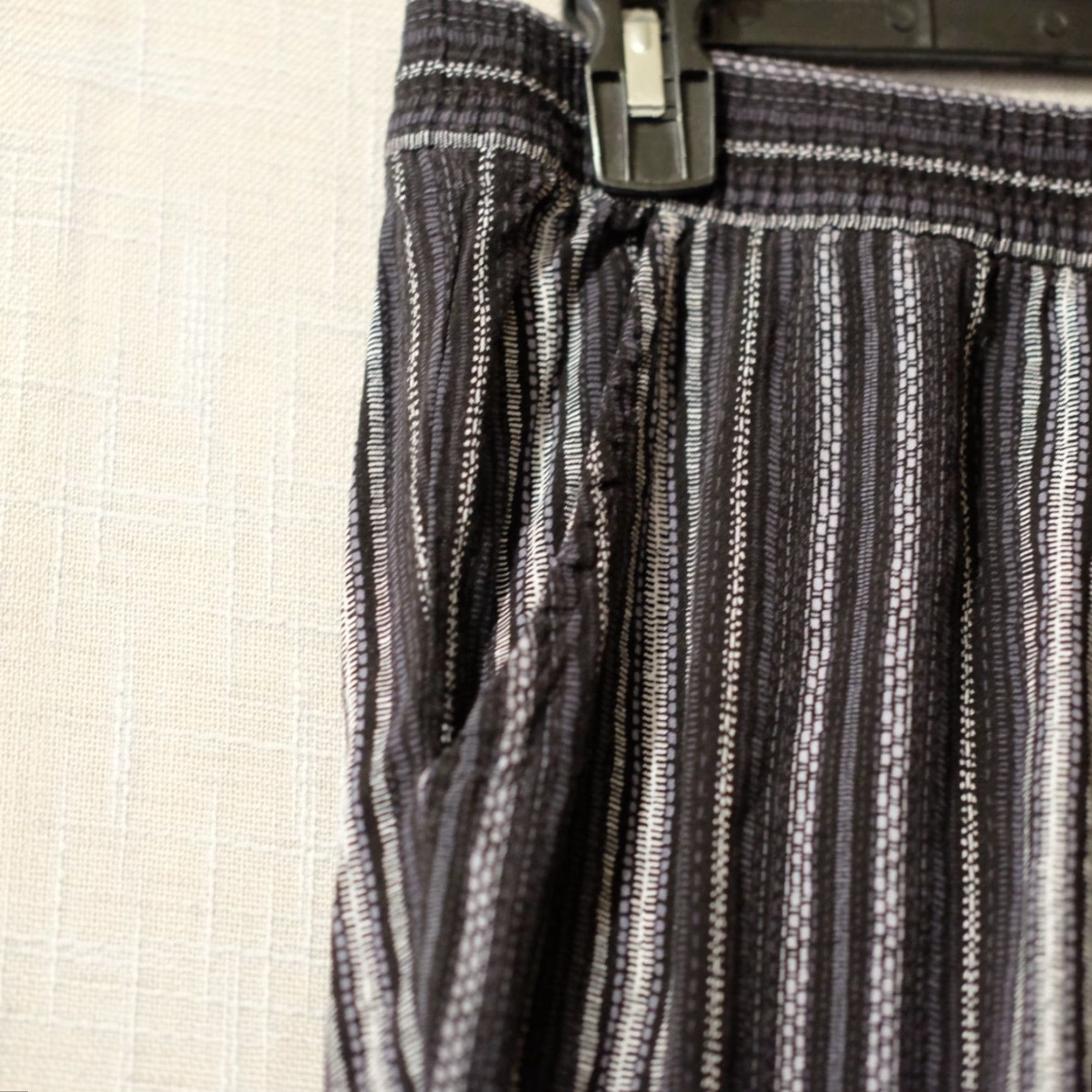 Jessica Simpson Jessica Simpson Capri Pants Womens M Black/White Striped Pull-On Casual Shorts-Style Capris Size ONE SIZE - 5 Thumbnail