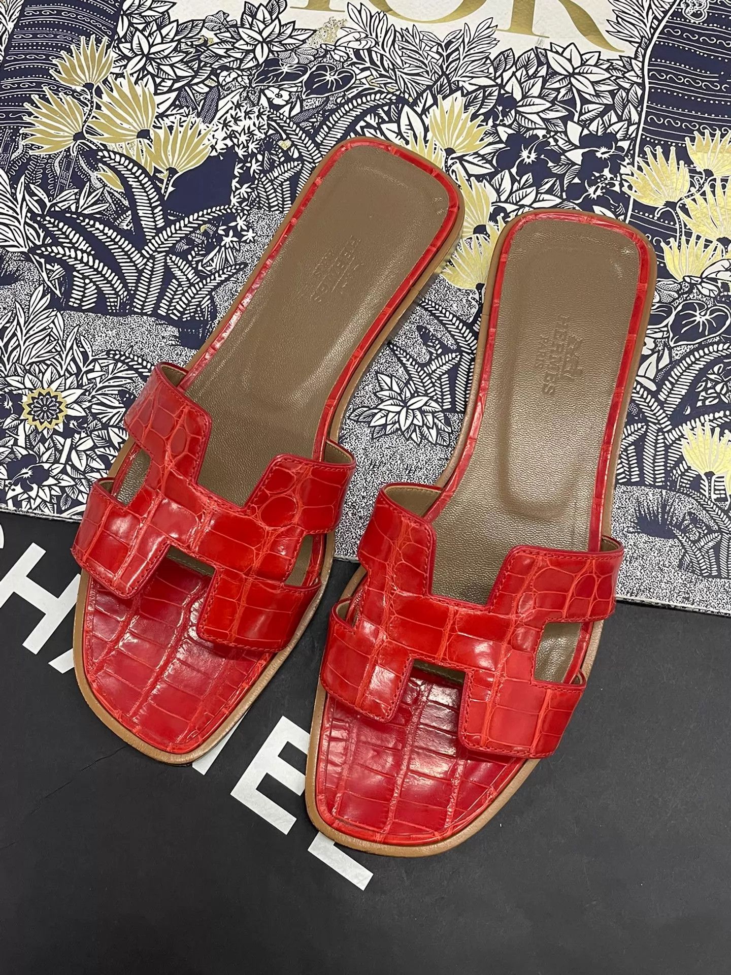 Hermes Hermes Red Crocodile H Slippers 36.5 Size US 6 / IT 36 - 2 Thumbnail