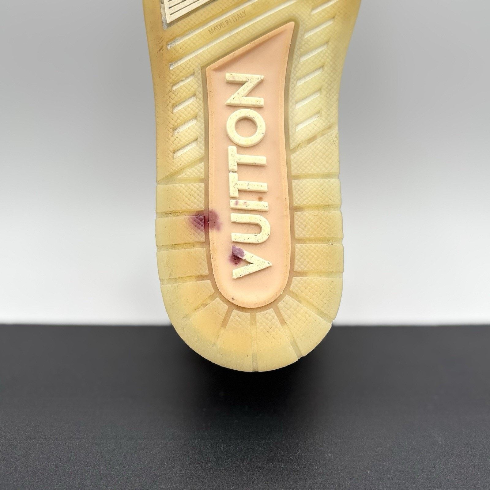 Louis Vuitton (7-7.5 US) Louis Vuitton Trainer ' Metallic, Beige ' Size US 7 / EU 40 - 9 Thumbnail
