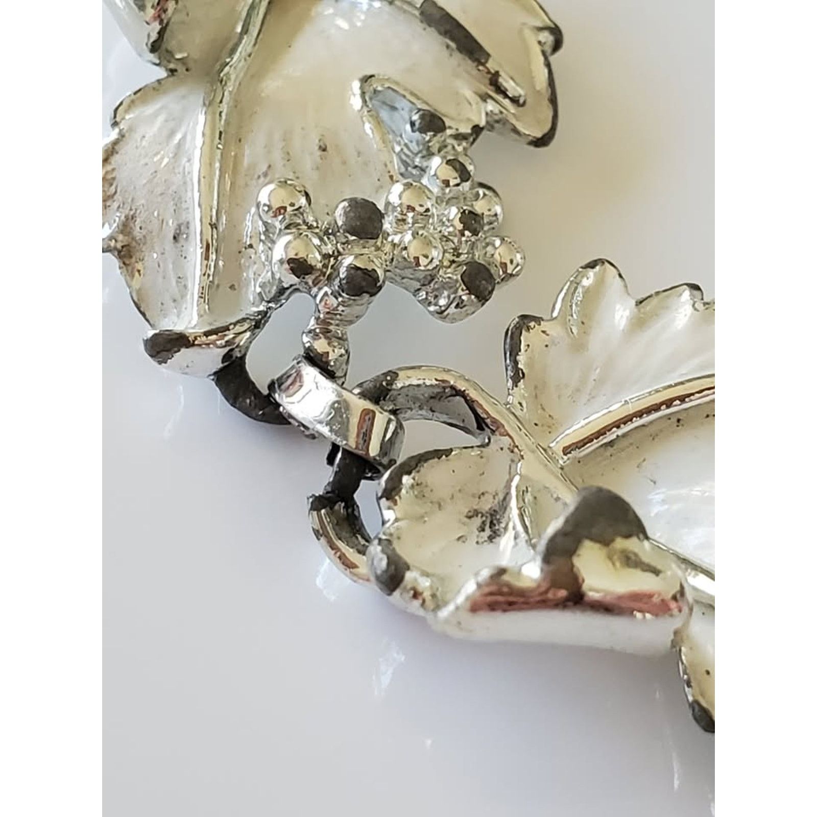 Other Sarah Coventry White Grapevine Necklace and Earring Set Size ONE SIZE - 6 Thumbnail