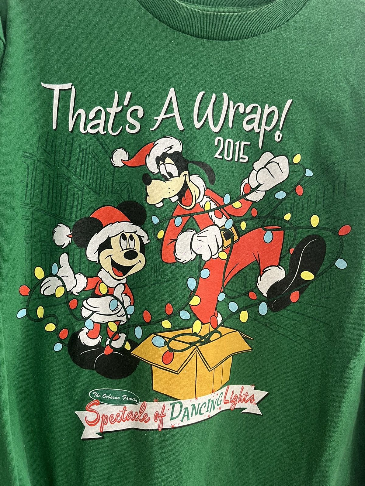 Disney 2015 Disney Mickey & Goofy ‘That’s a Wrap’ Xmas Longsleeve Size US M / EU 48-50 / 2 - 2 Thumbnail
