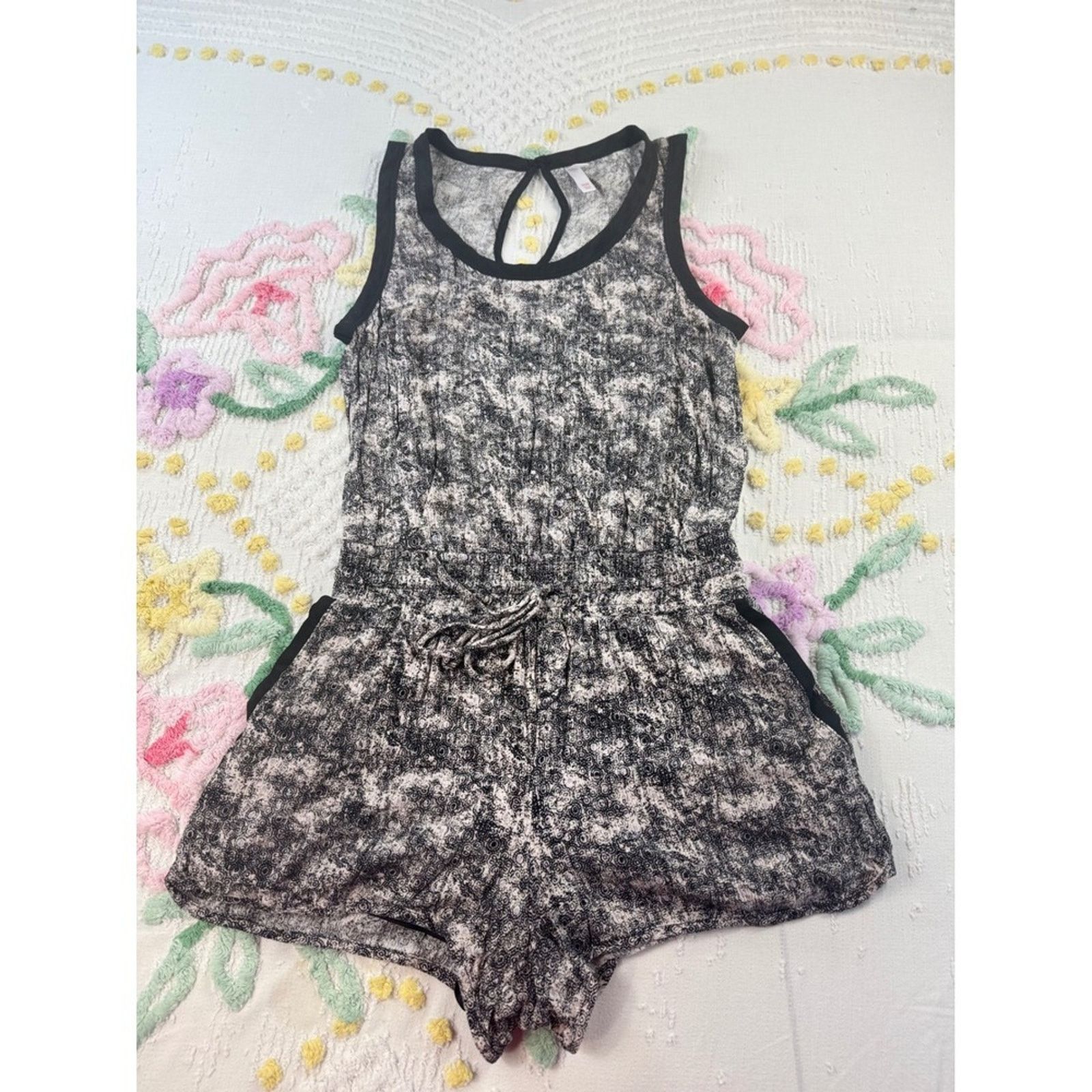 & Other Stories Xhilaration Black White Abstract Print‎ Tie Waist Romper M Size 28" / US 6 / IT 42 - 1 Thumbnail