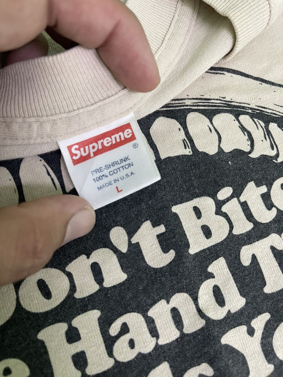 Supreme Supreme Don't Bite The Hand That Feeds You Tee from 2003 Size US L / EU 52-54 / 3 - 13 Thumbnail