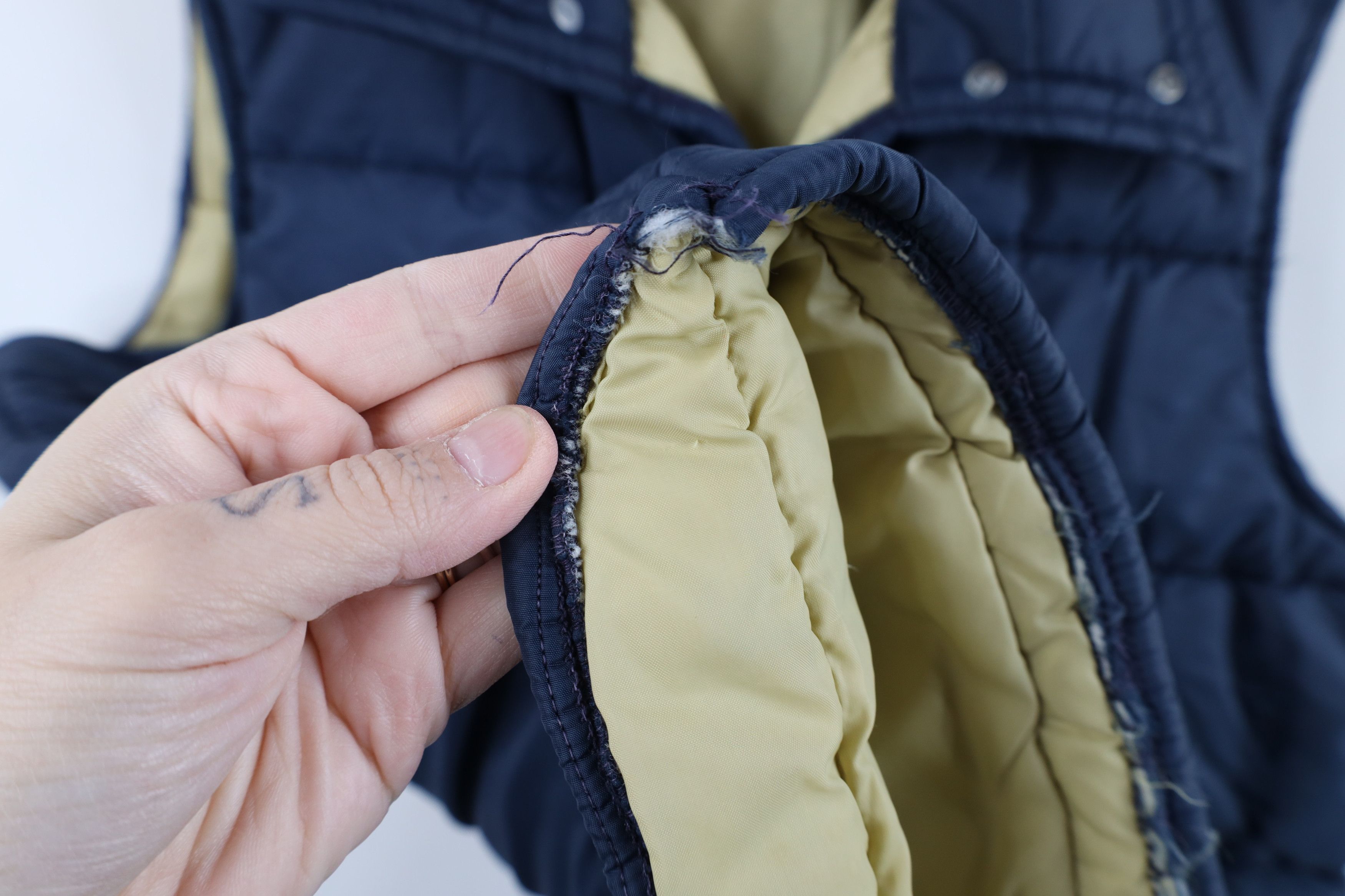 Vintage Vintage 70s Streetwear Faded Button Puffer Vest Jacket Size US L / EU 52-54 / 3 - 8 Thumbnail