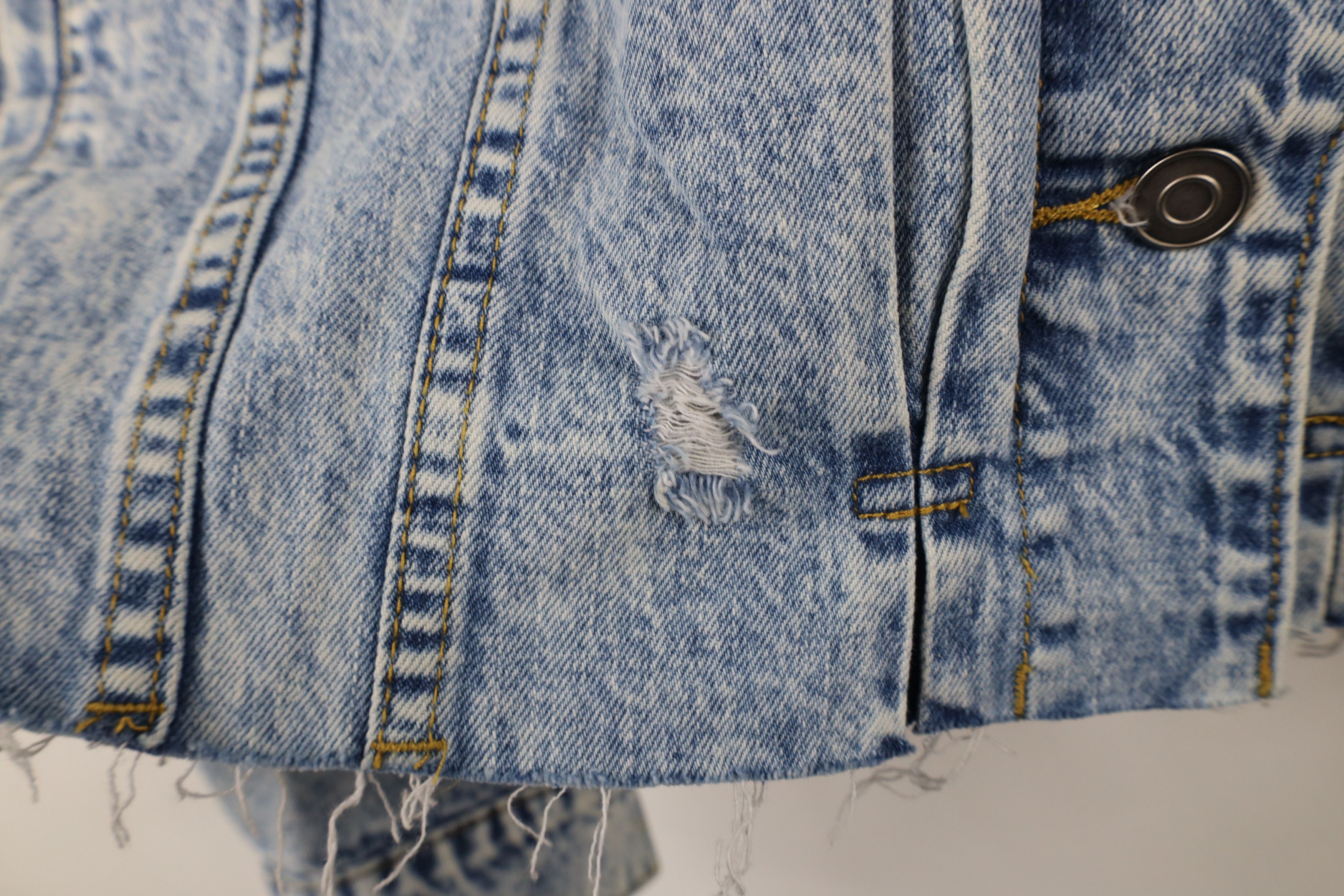 Vintage Buckle BKE Cropped Acid Wash Hooded Denim Trucker Jacket Size L / US 10 / IT 46 - 5 Thumbnail
