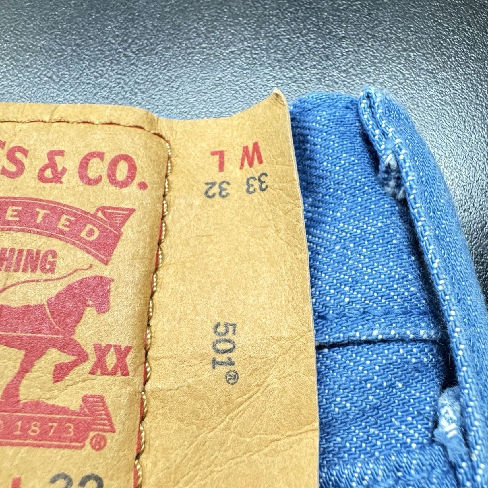 Levi's VTG Levi’s 501 Jeans Button Fly Dark Denim Misprint Tag White Oak Cone Mills 1032 Made in Mexico 33x29 Men Regular USA Straight Denim Size US 33 - 7 Thumbnail