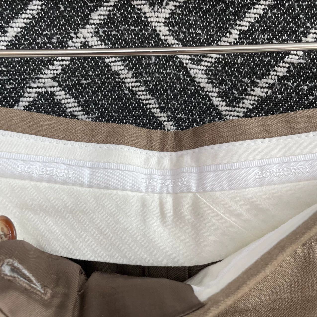 Burberry Burberry Khaki Short 38 like new worn once Size 27" / US 4 / IT 40 - 3 Thumbnail