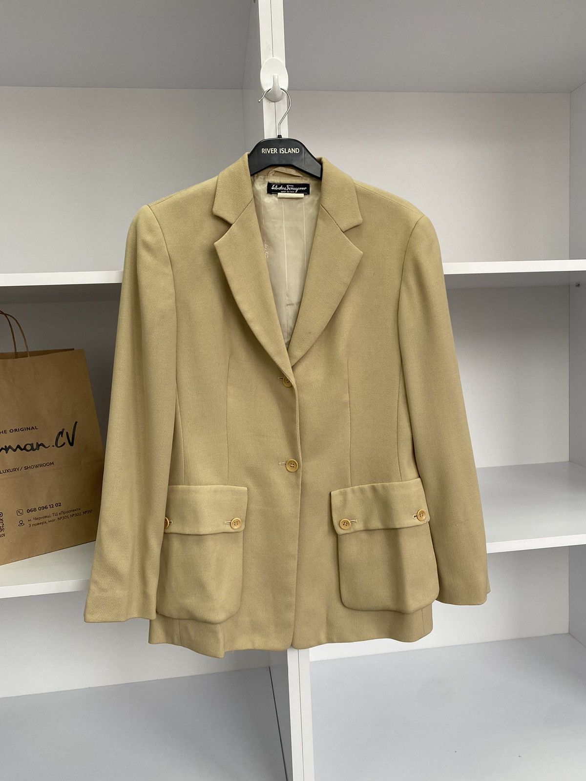 Designer × Salvatore Ferragamo × Vintage Vintage Salvatore Ferragamo beige blazer Size M / US 6-8 / IT 42-44 - 5 Thumbnail