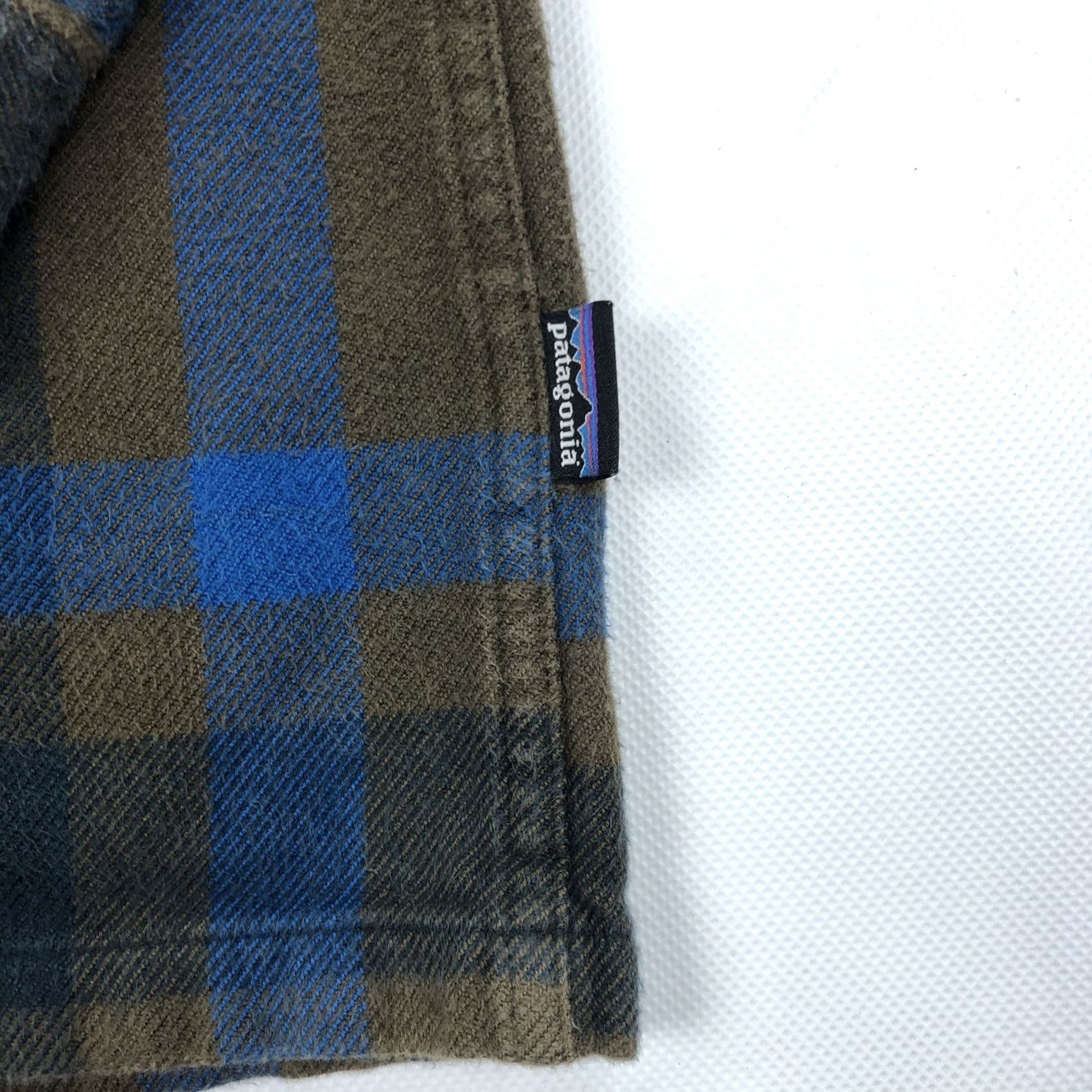 Patagonia Patagonia Shirt Mens L Organic Cotton Fjord Flannel Brown Blue Plaid Button Down Size US L / EU 52-54 / 3 - 2 Thumbnail