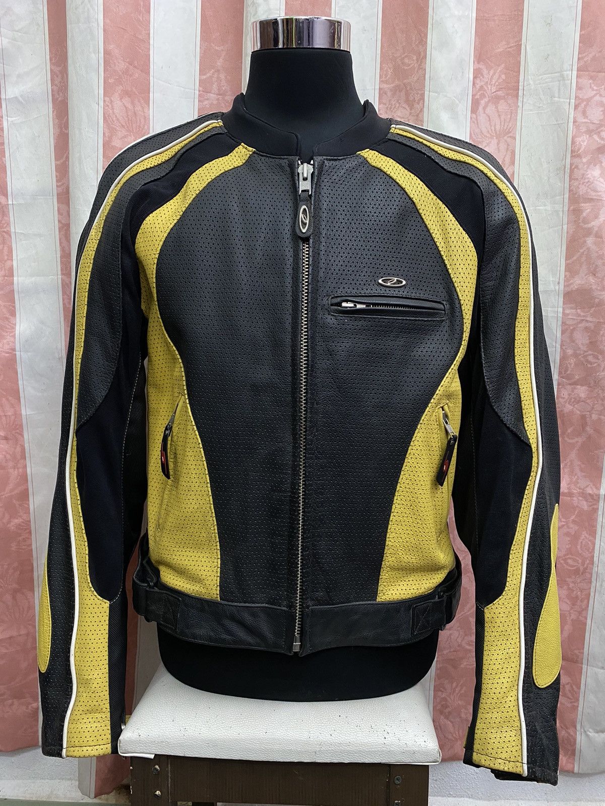 Japanese Brand Seool’s gp motorsport Size US M / EU 48-50 / 2 - 1 Thumbnail